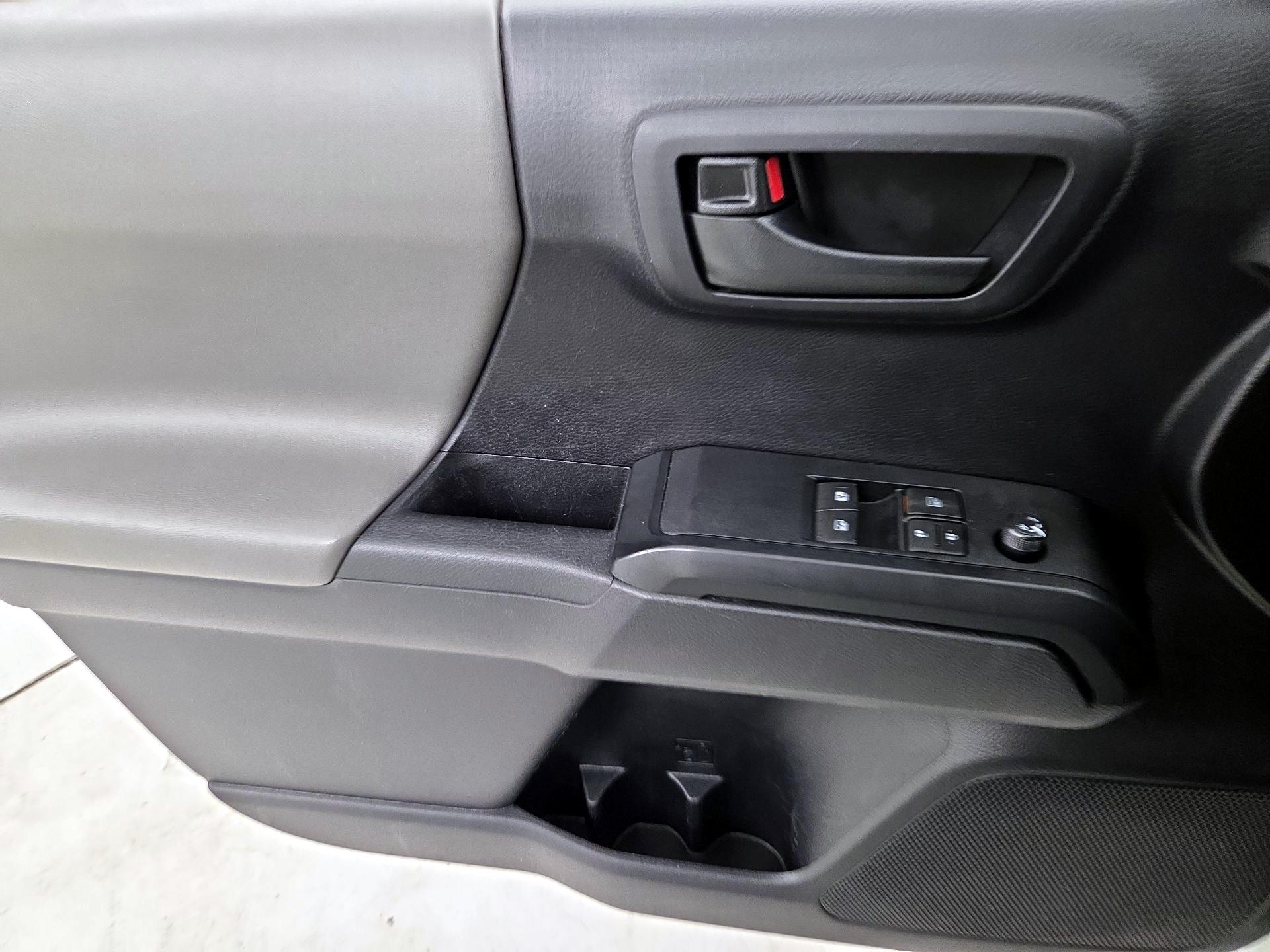 Thumbnail: 2020 Toyota Tacoma - 12