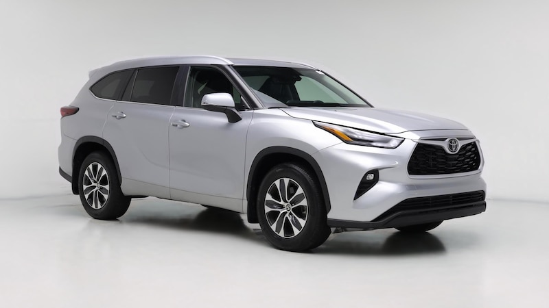 2024 Toyota Highlander XLE Hero Image