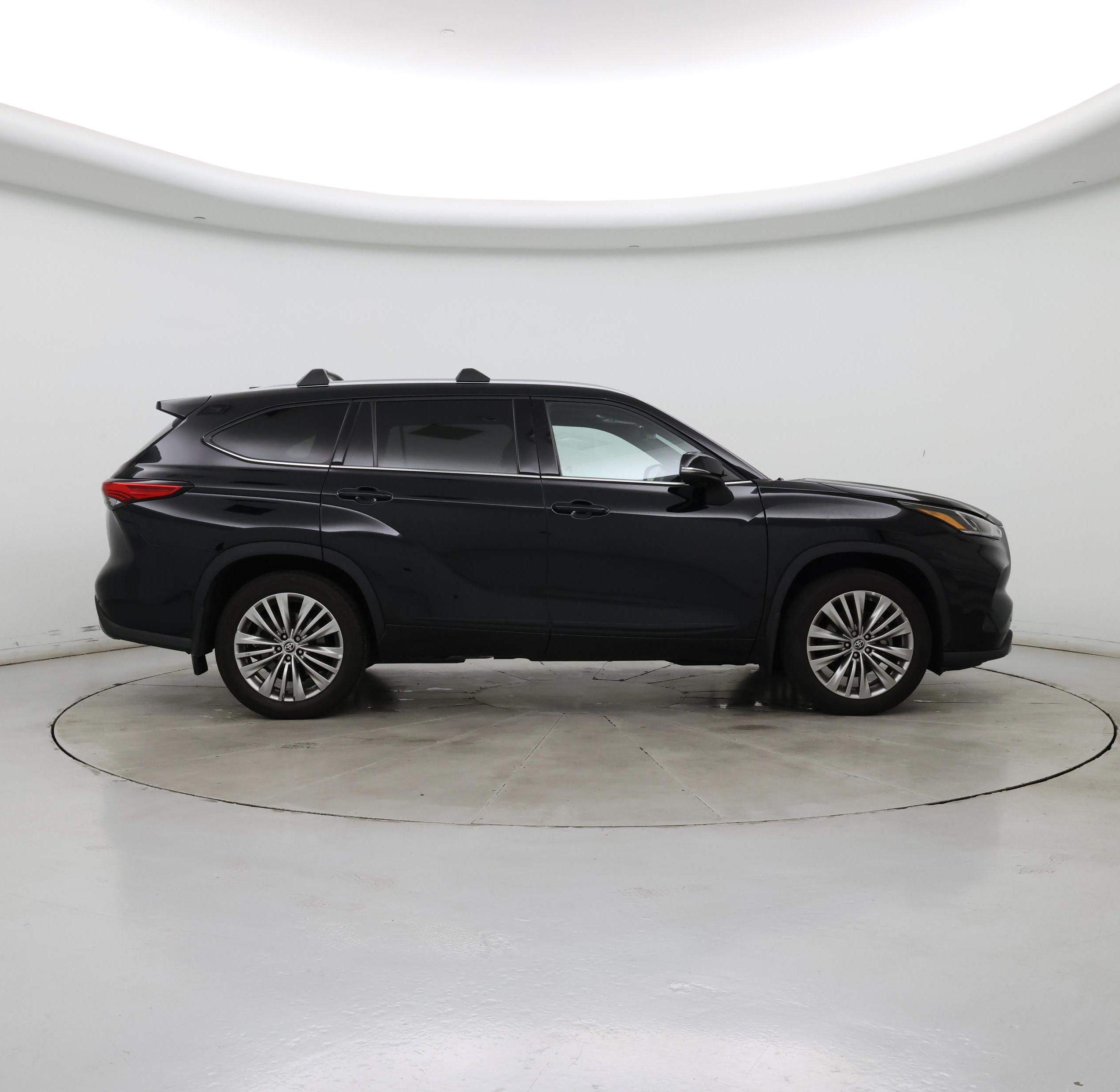 Thumbnail: 2022 Toyota Highlander - 7