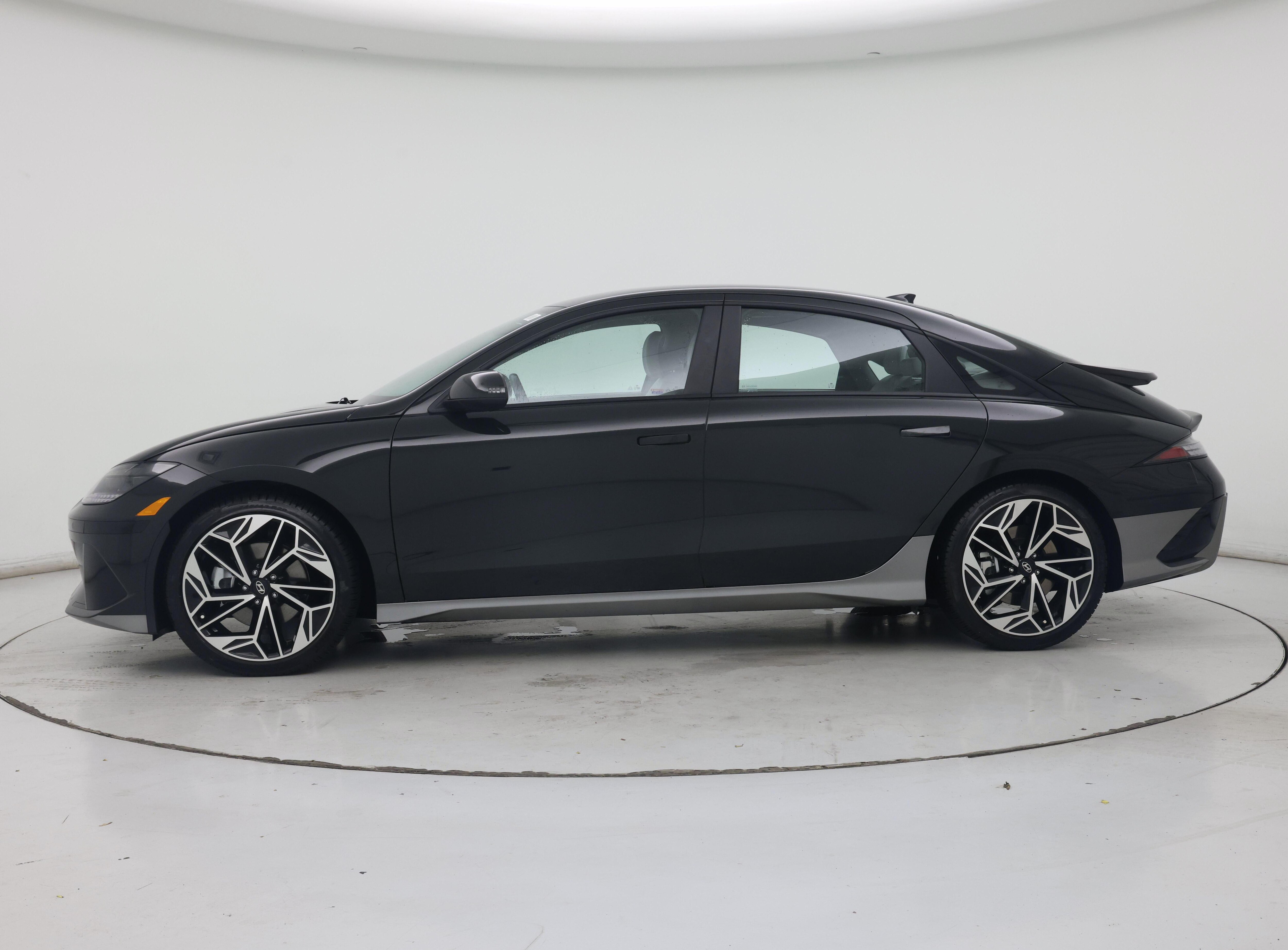 Thumbnail: 2023 Hyundai Ioniq 6 - 3