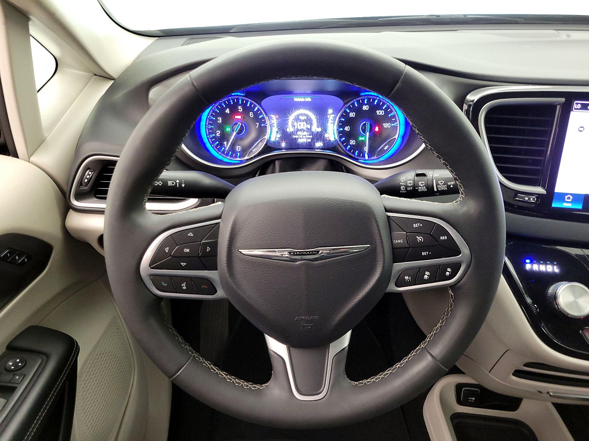 Thumbnail: 2023 Chrysler Pacifica - 10