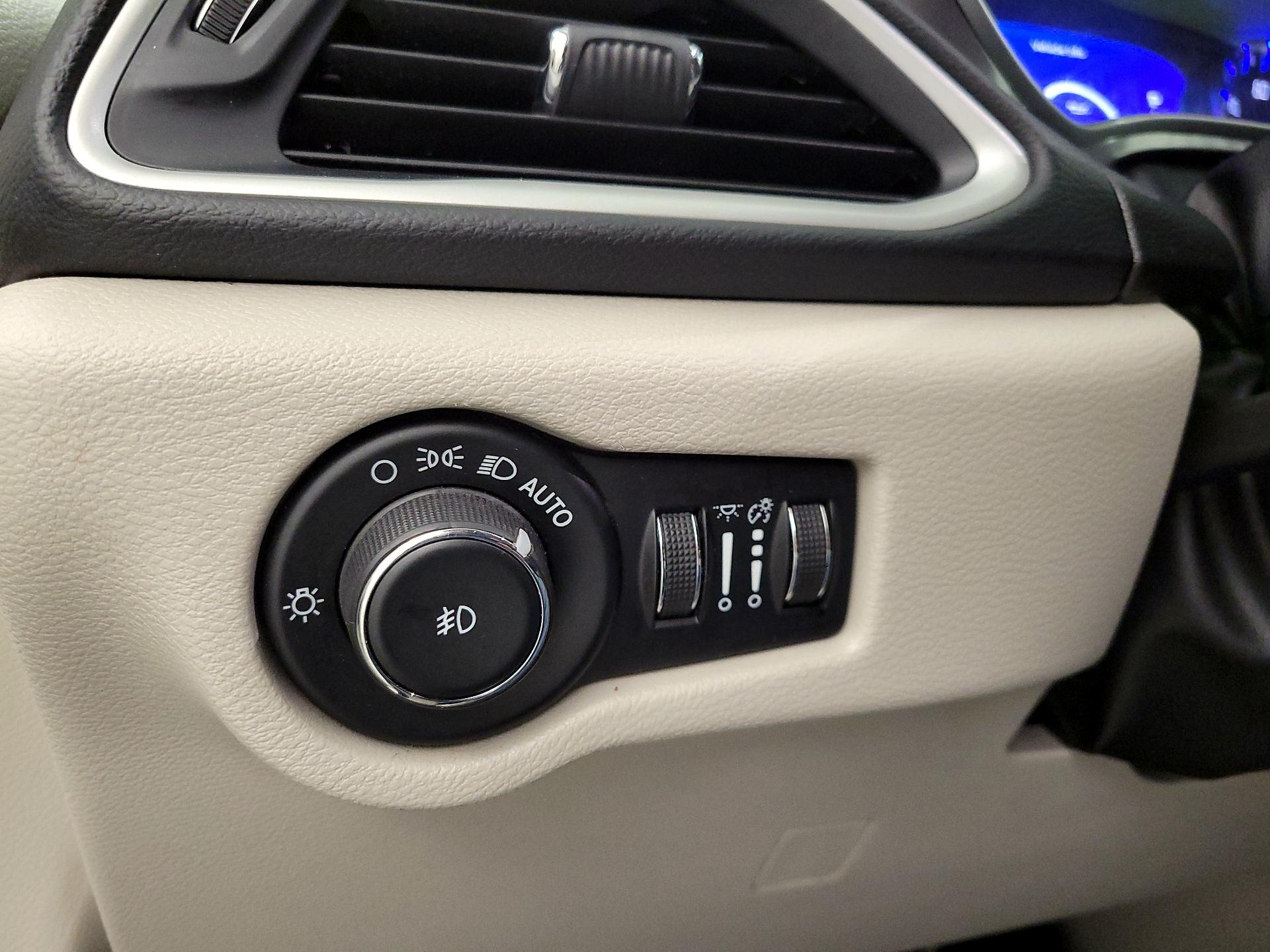 Thumbnail: 2023 Chrysler Pacifica - 13