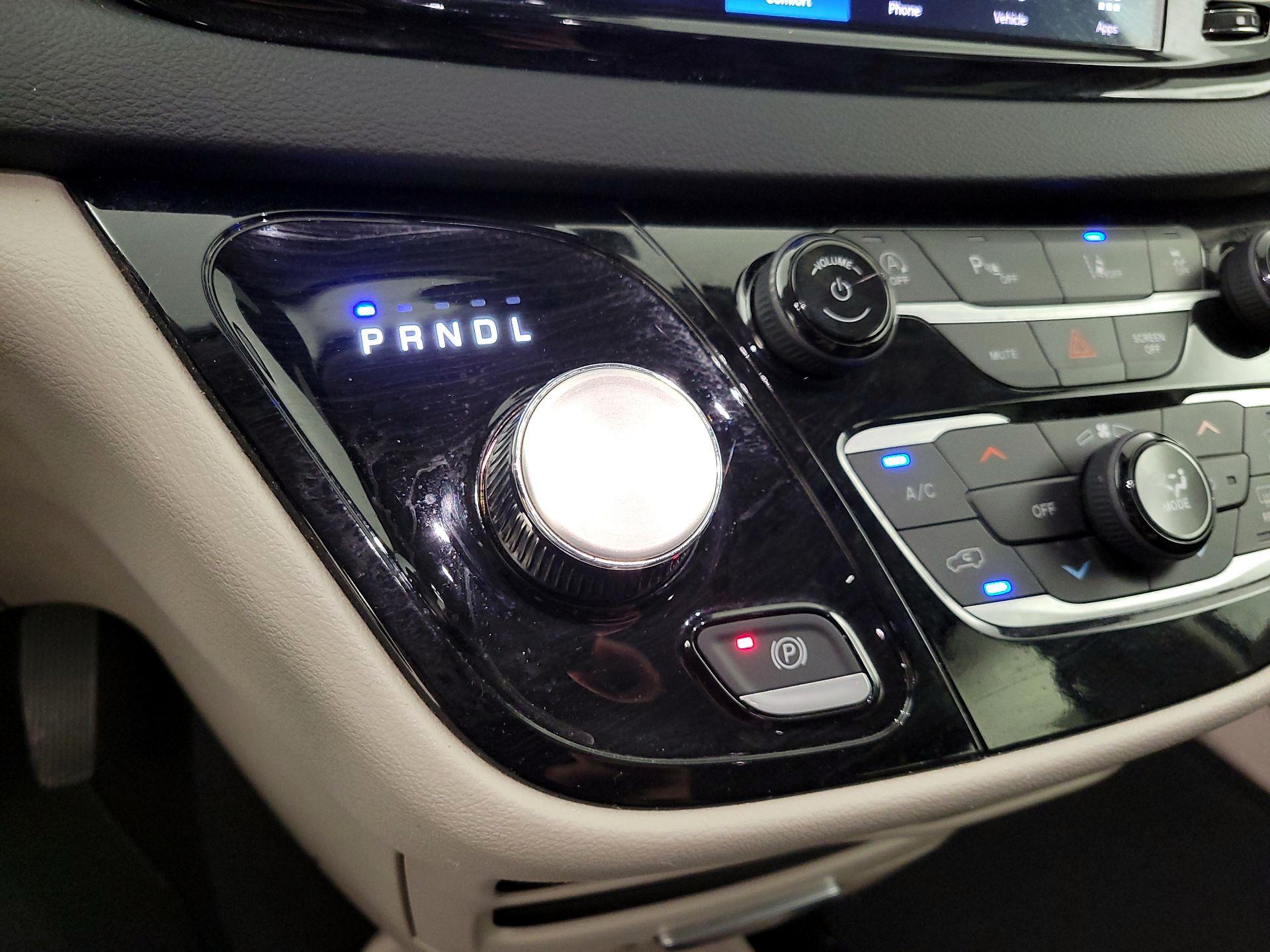 Thumbnail: 2023 Chrysler Pacifica - 17