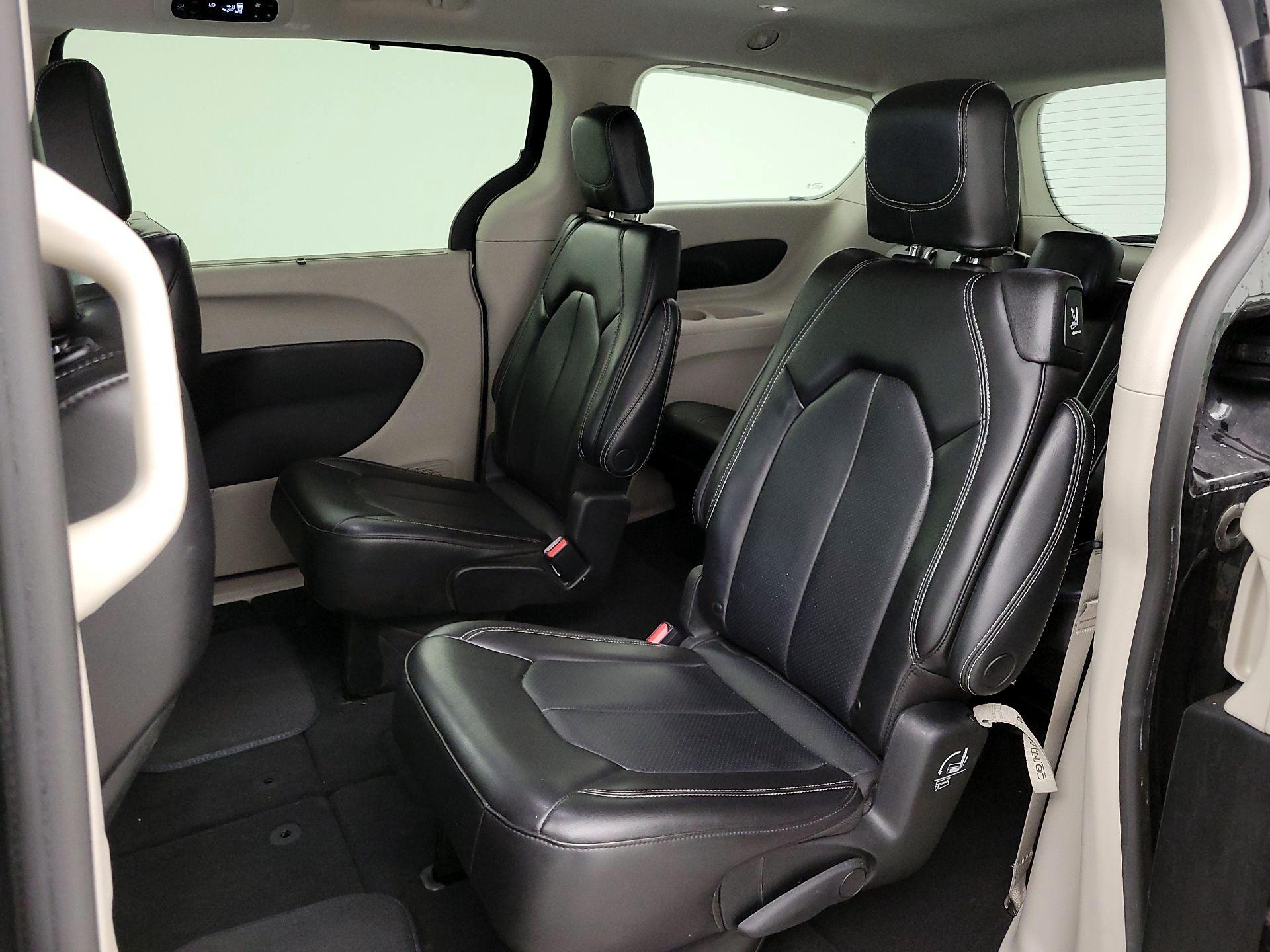 Thumbnail: 2023 Chrysler Pacifica - 19