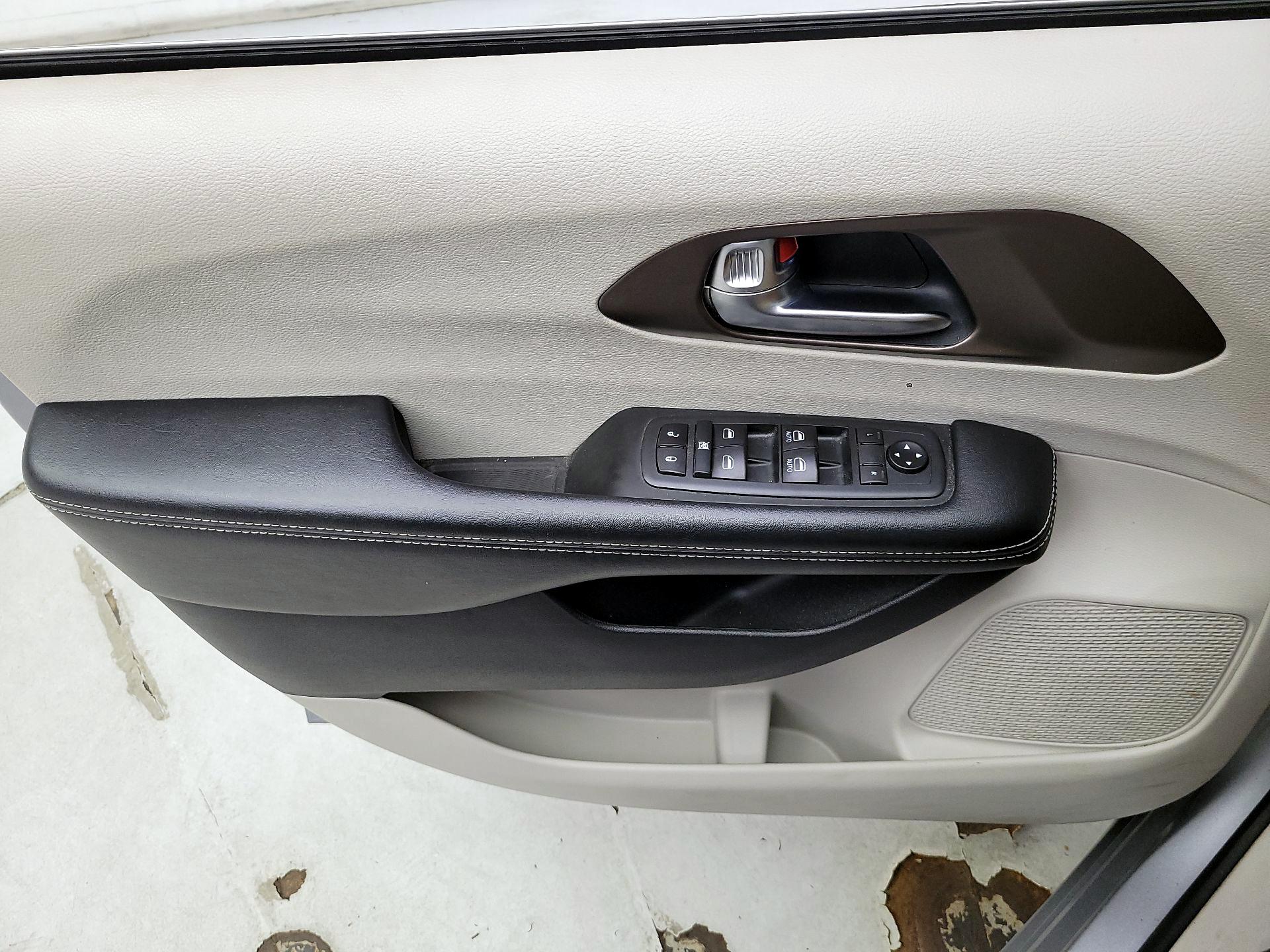 Thumbnail: 2020 Chrysler Voyager - 12