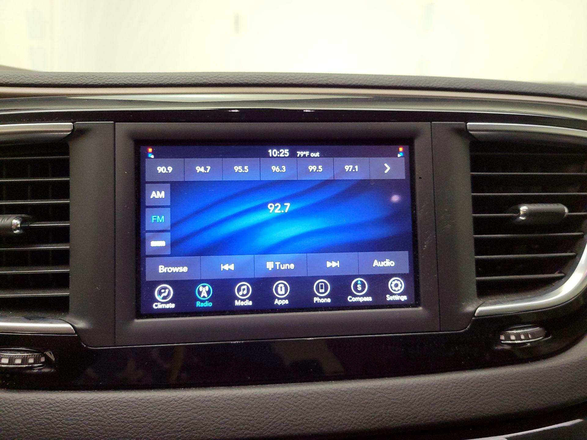 Thumbnail: 2020 Chrysler Voyager - 15