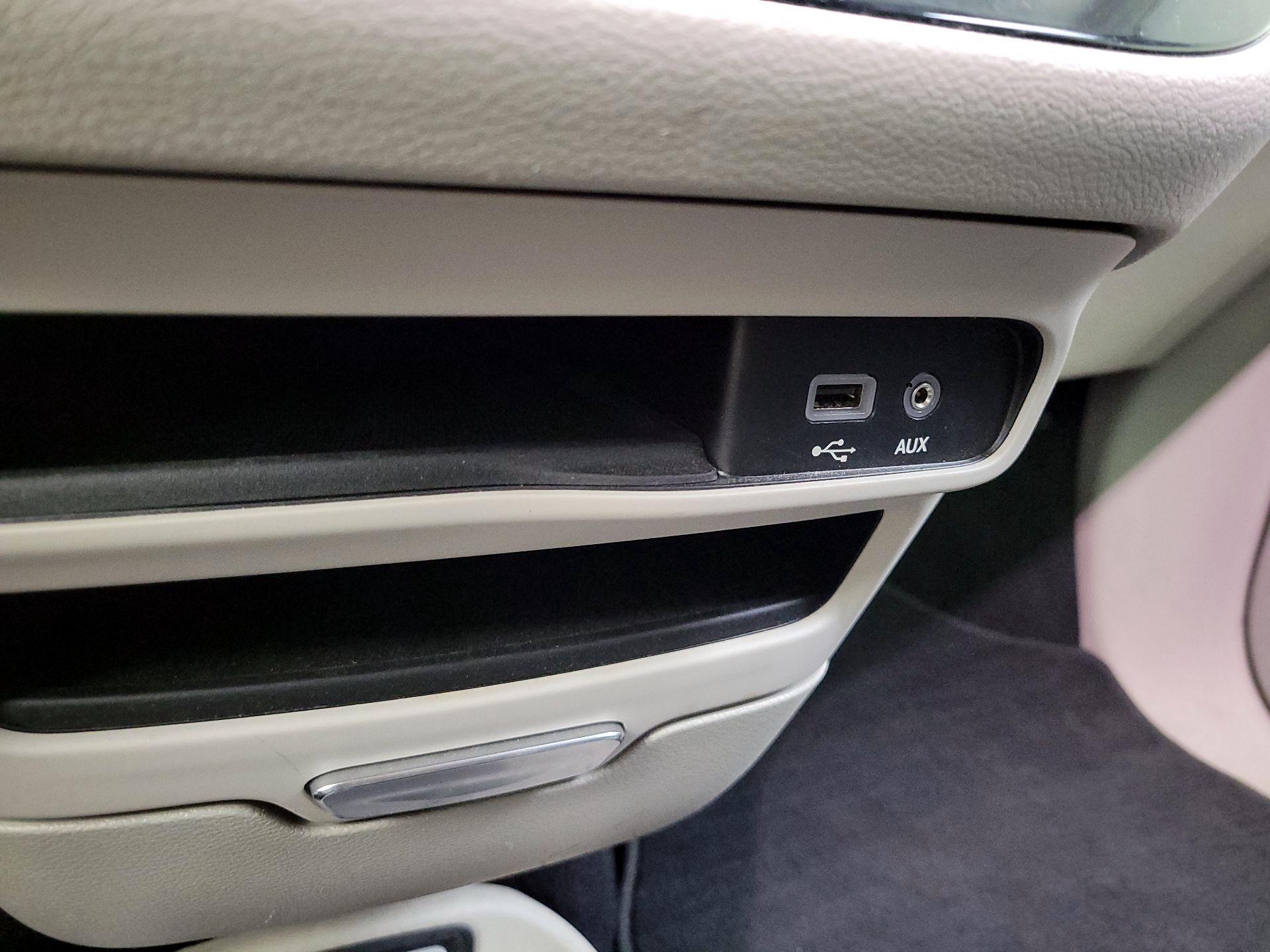 Thumbnail: 2020 Chrysler Voyager - 18