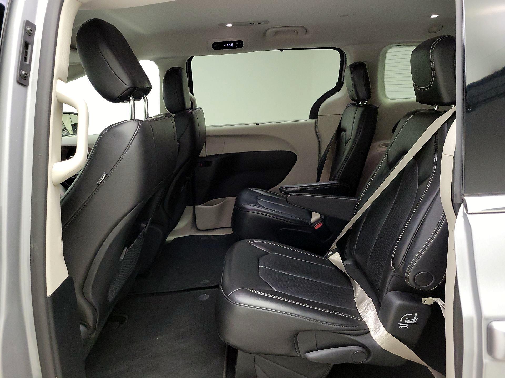 Thumbnail: 2020 Chrysler Voyager - 19