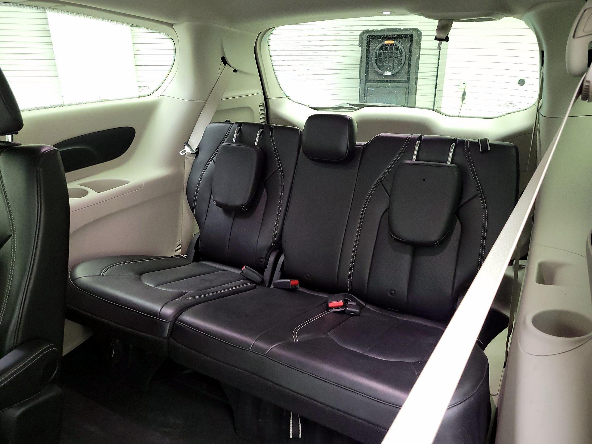 Thumbnail: 2020 Chrysler Voyager - 20
