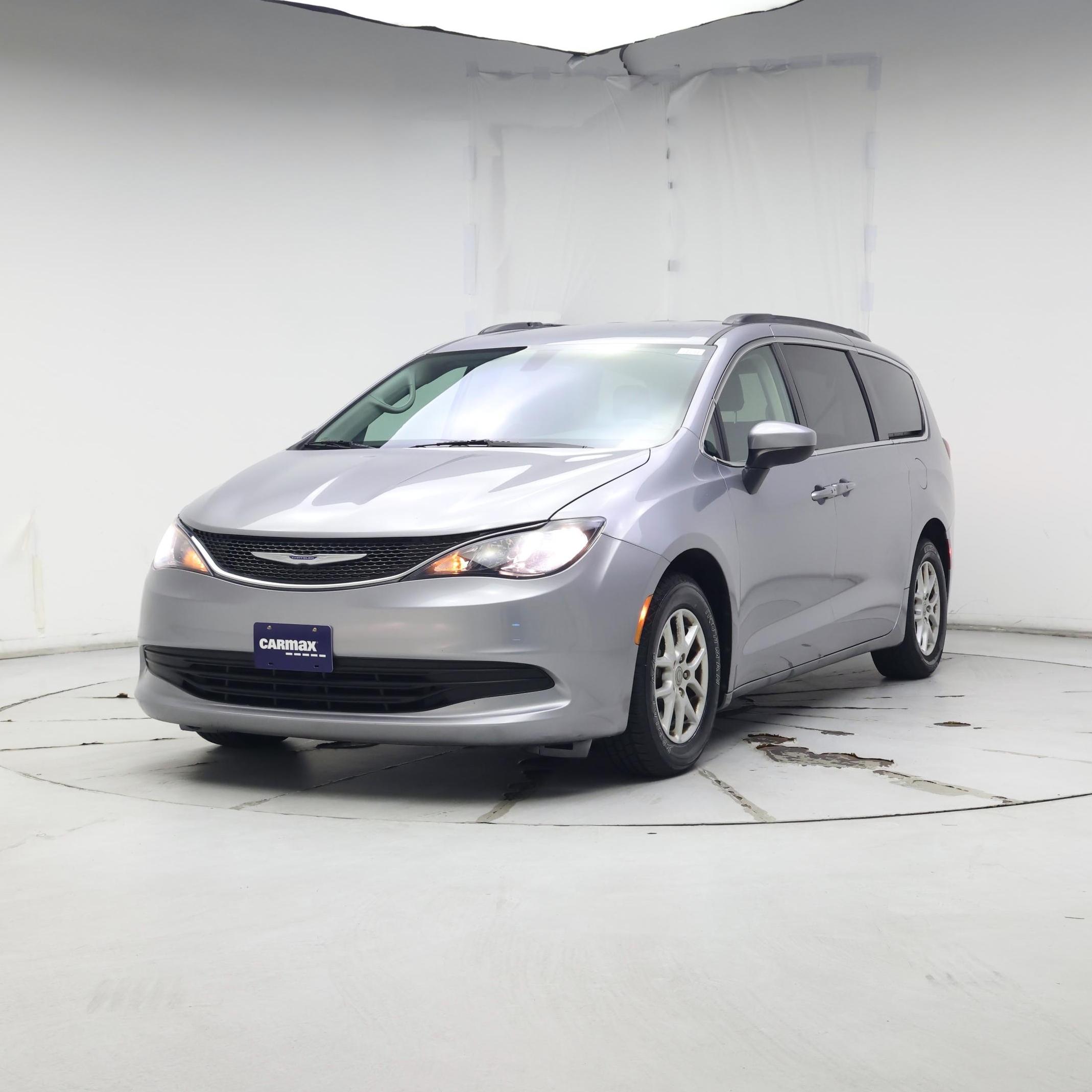 Thumbnail: 2020 Chrysler Voyager - 4