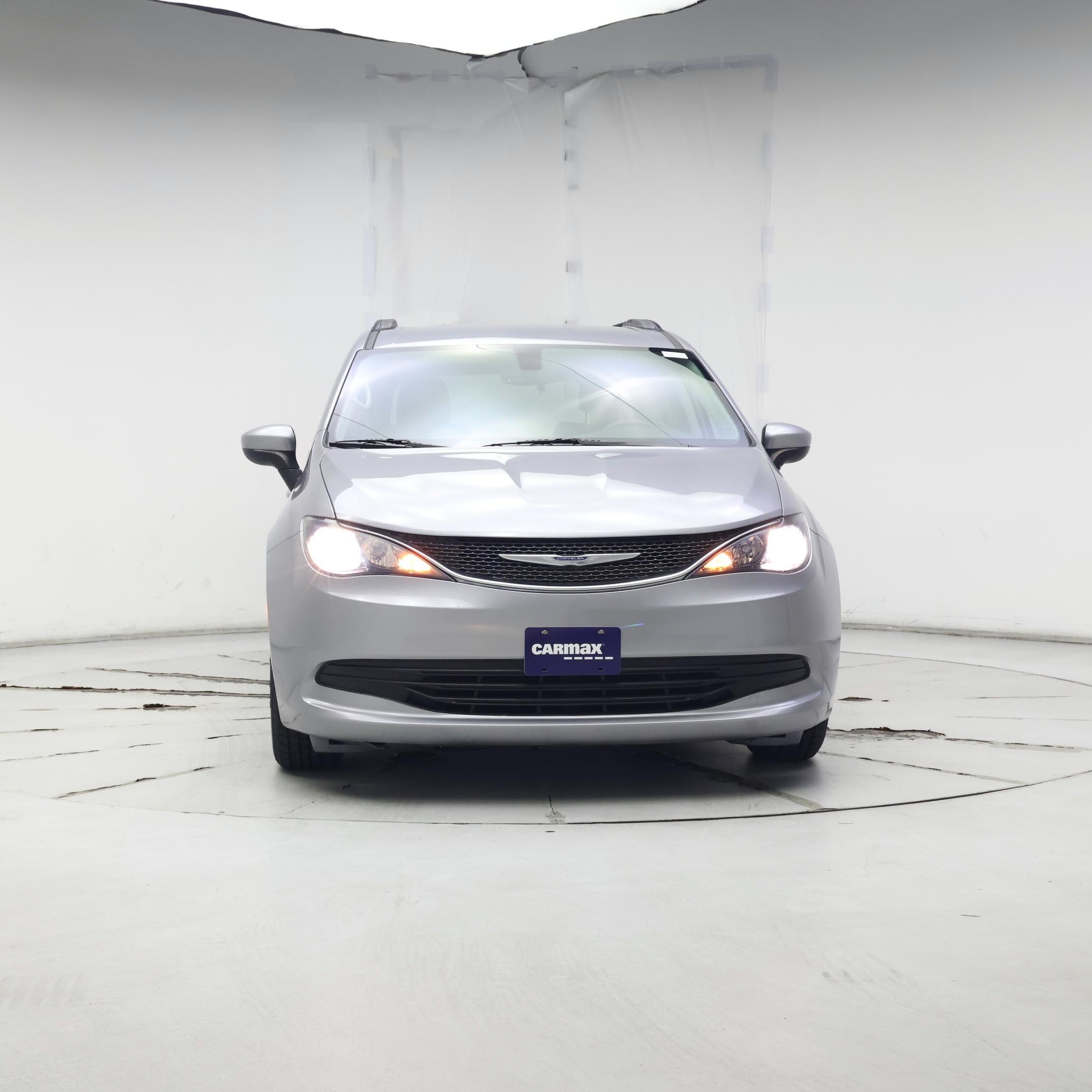 Thumbnail: 2020 Chrysler Voyager - 5