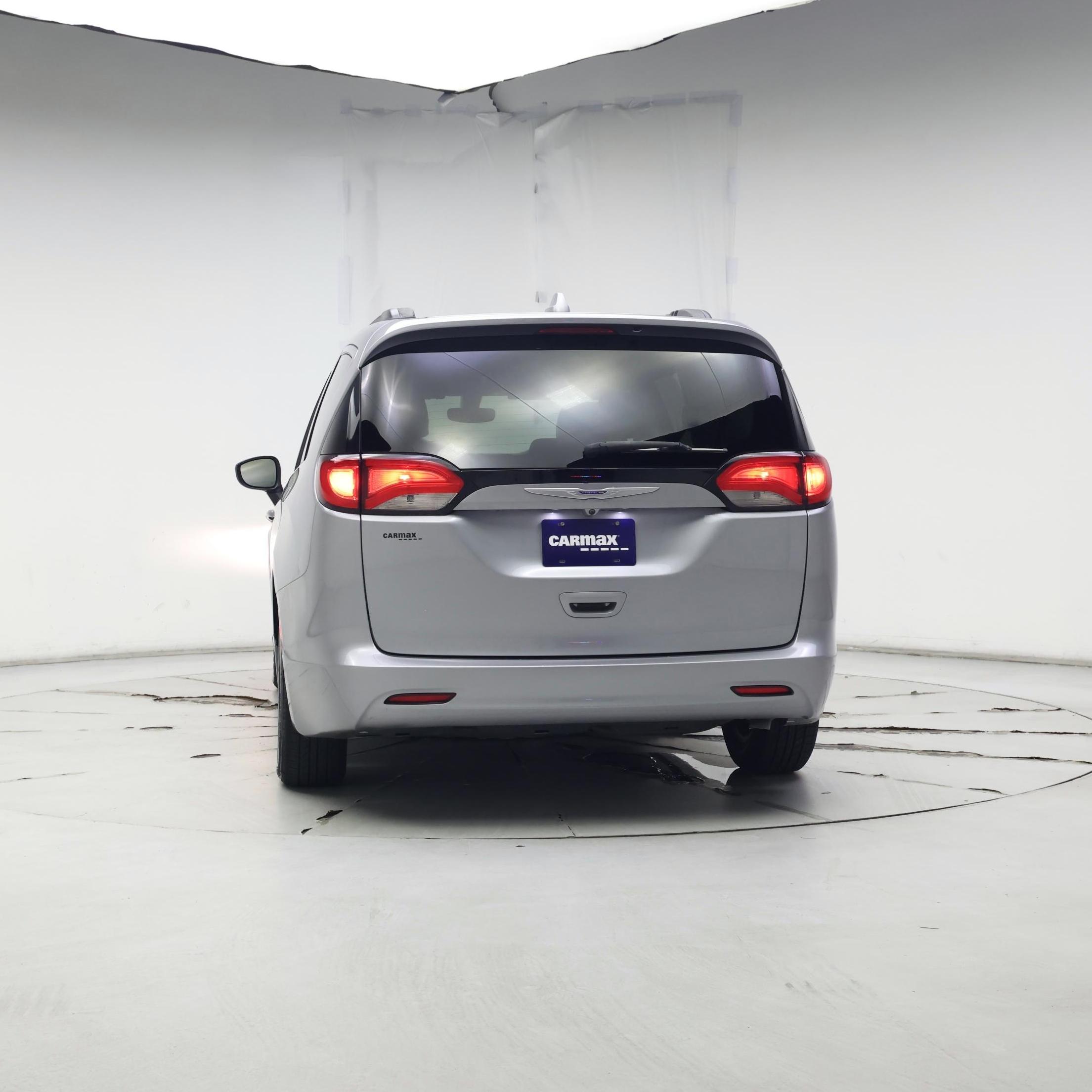 Thumbnail: 2020 Chrysler Voyager - 6