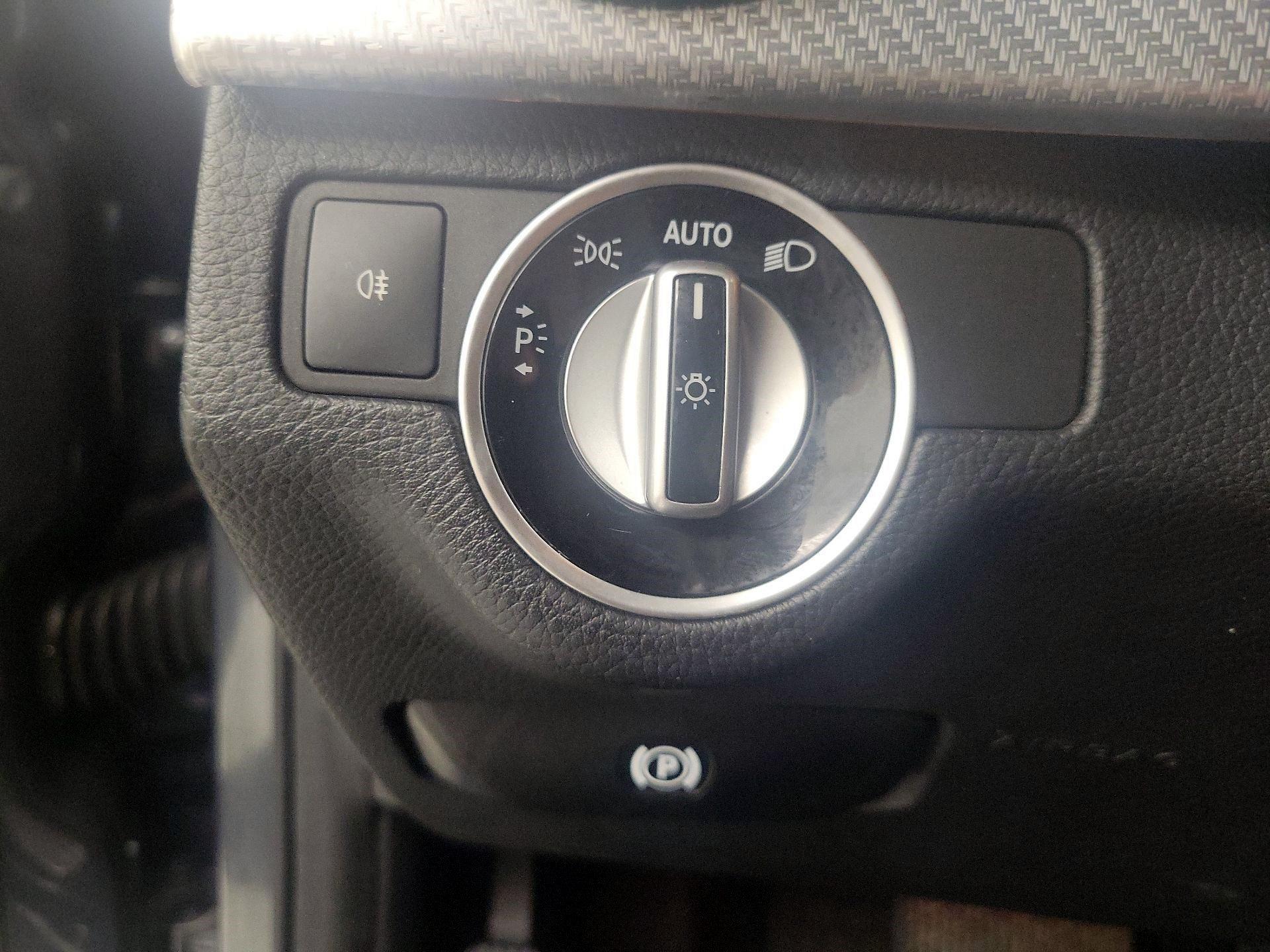 Thumbnail: 2015 Mercedes-Benz GLK - 13