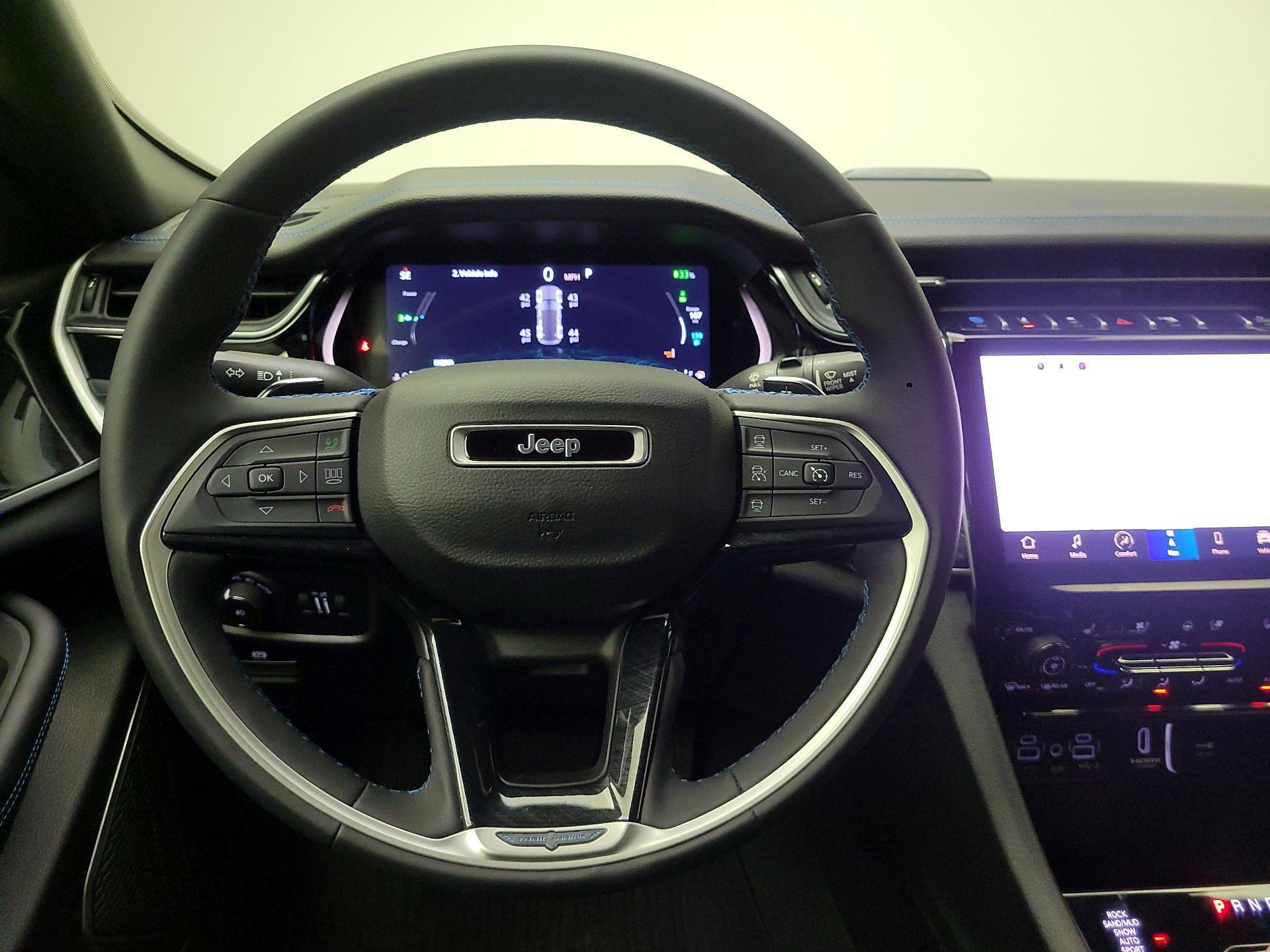 Thumbnail: 2023 Jeep Grand Cherokee - 10