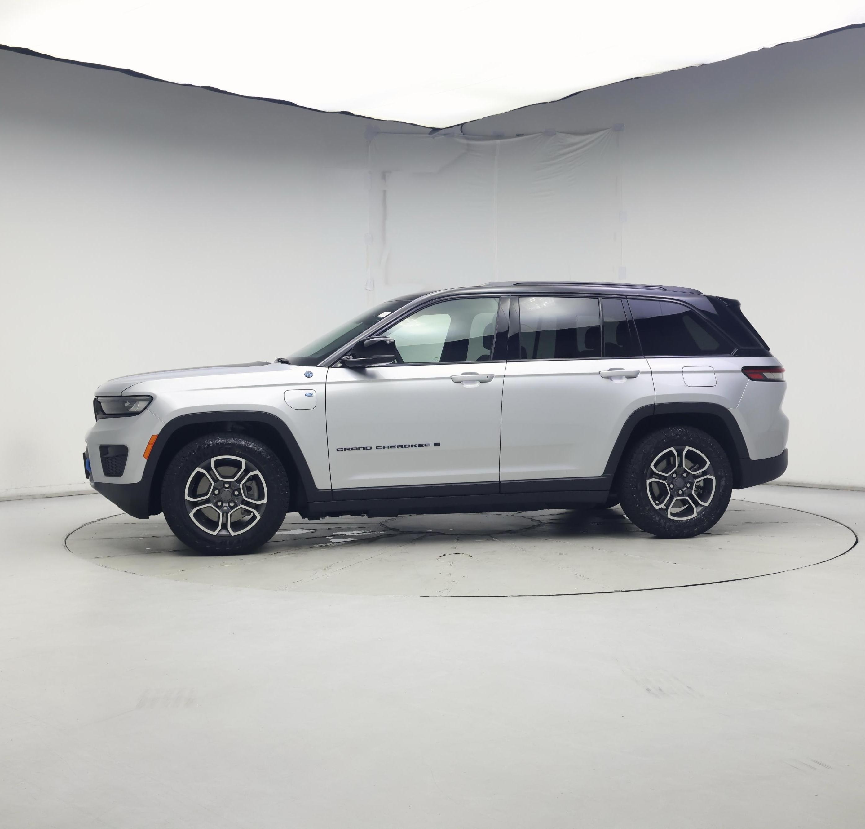 Thumbnail: 2023 Jeep Grand Cherokee - 3
