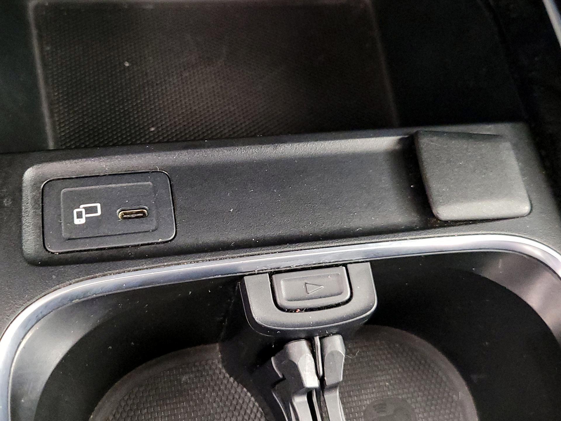 Thumbnail: 2021 Mercedes-Benz GLB - 18