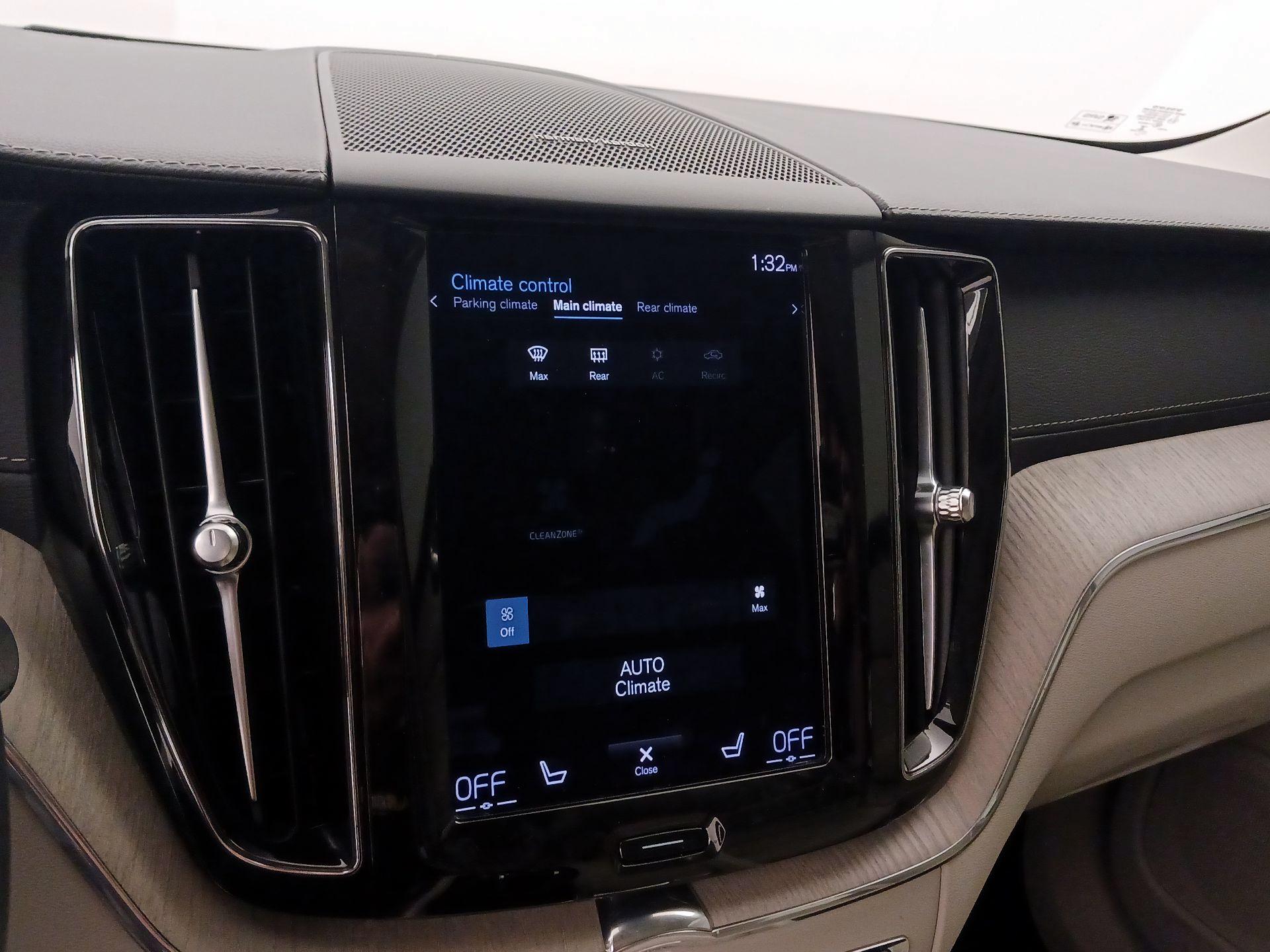 Thumbnail: 2021 Volvo XC60 - 17