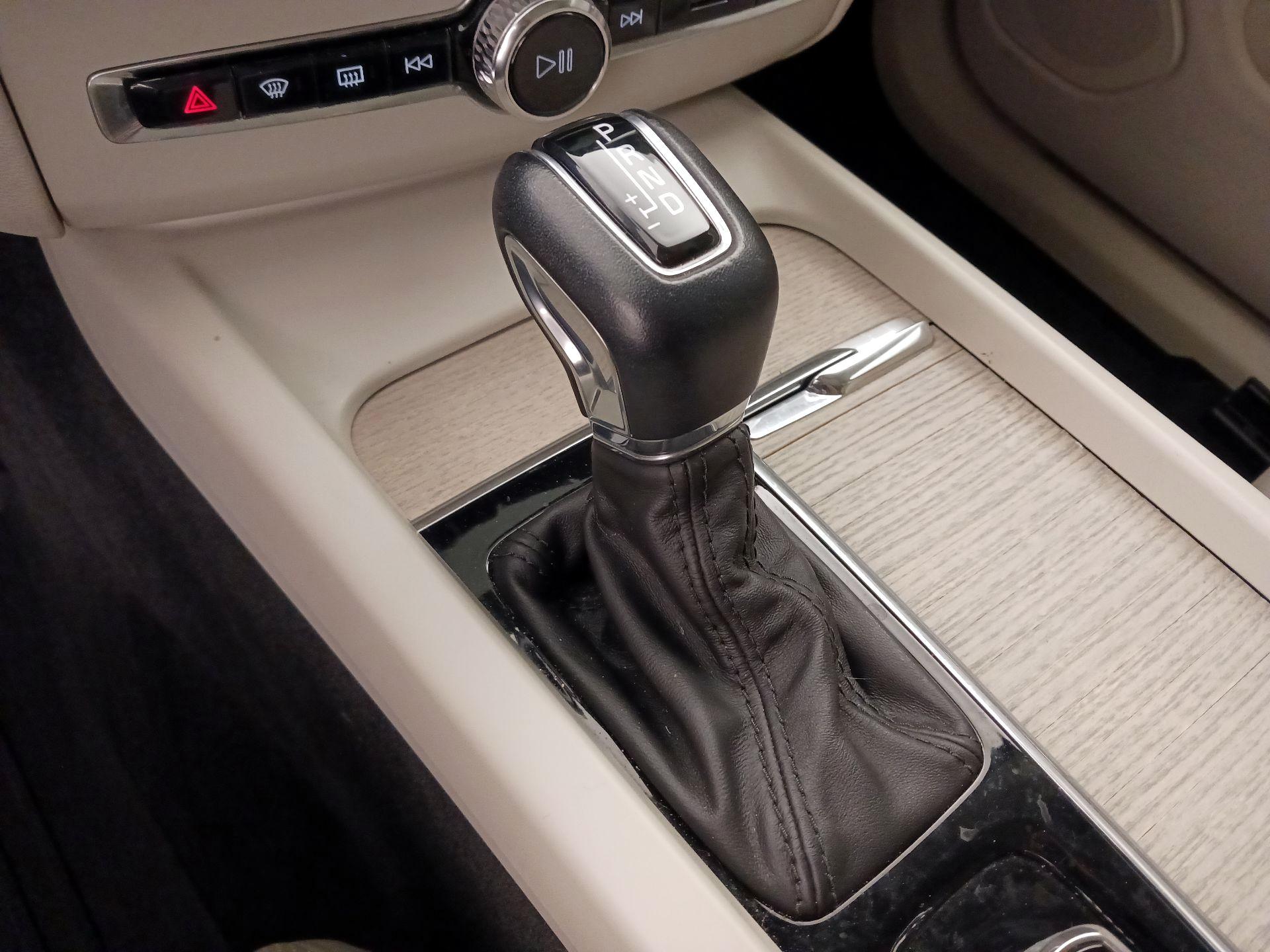 Thumbnail: 2021 Volvo XC60 - 18