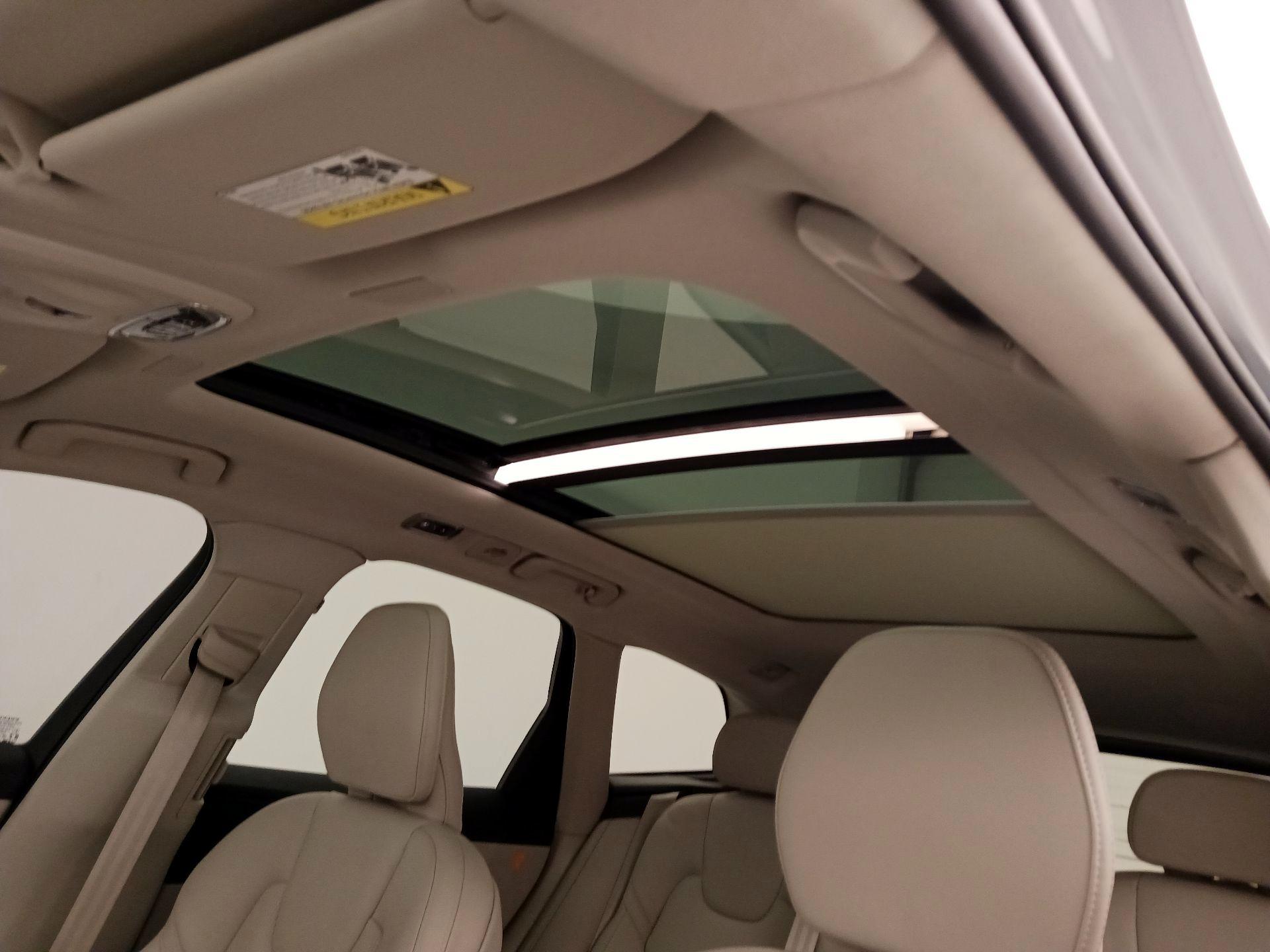 Thumbnail: 2021 Volvo XC60 - 20