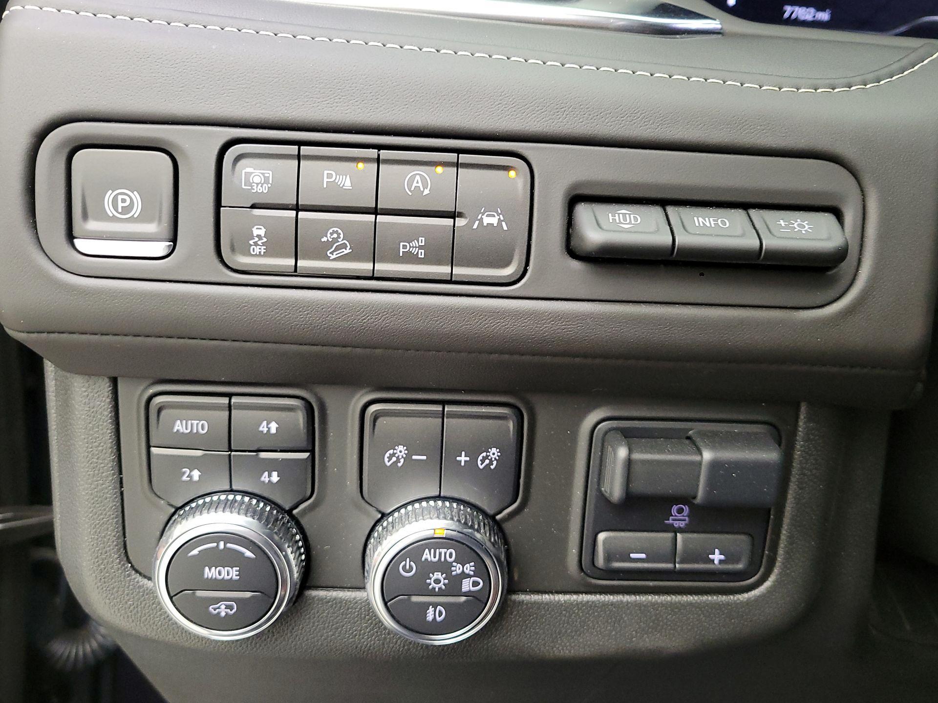 Thumbnail: 2024 GMC Yukon XL - 13