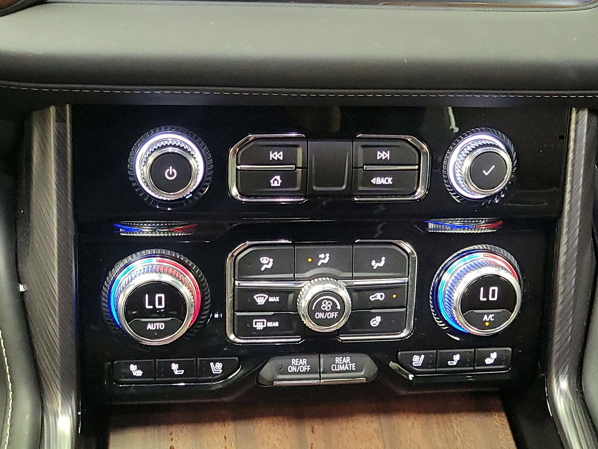 Thumbnail: 2024 GMC Yukon XL - 17