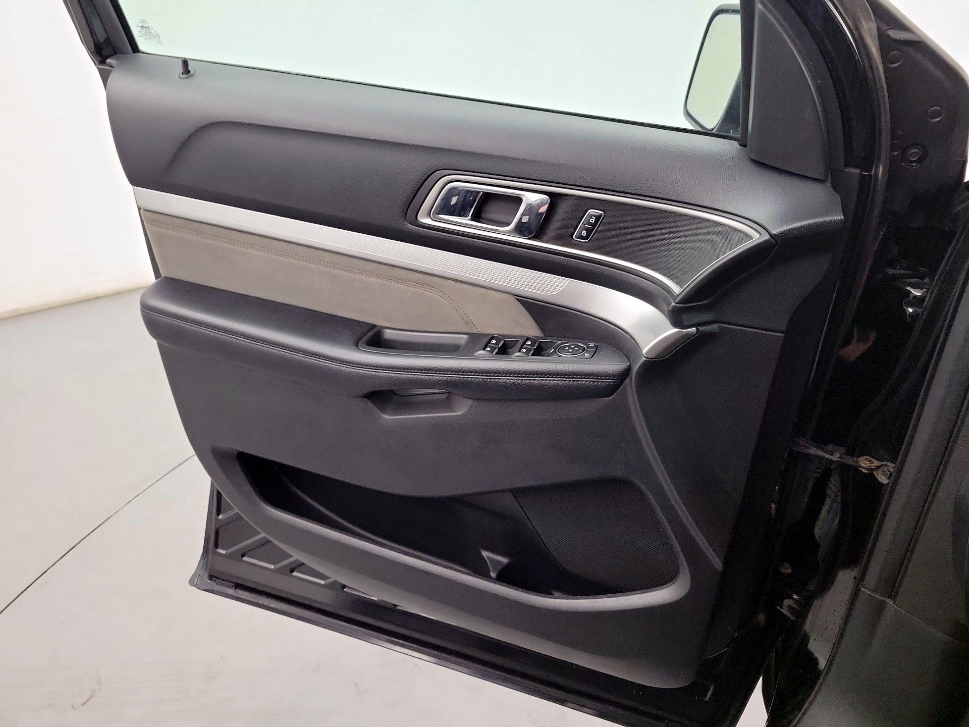 Thumbnail: 2017 Ford Explorer - 10