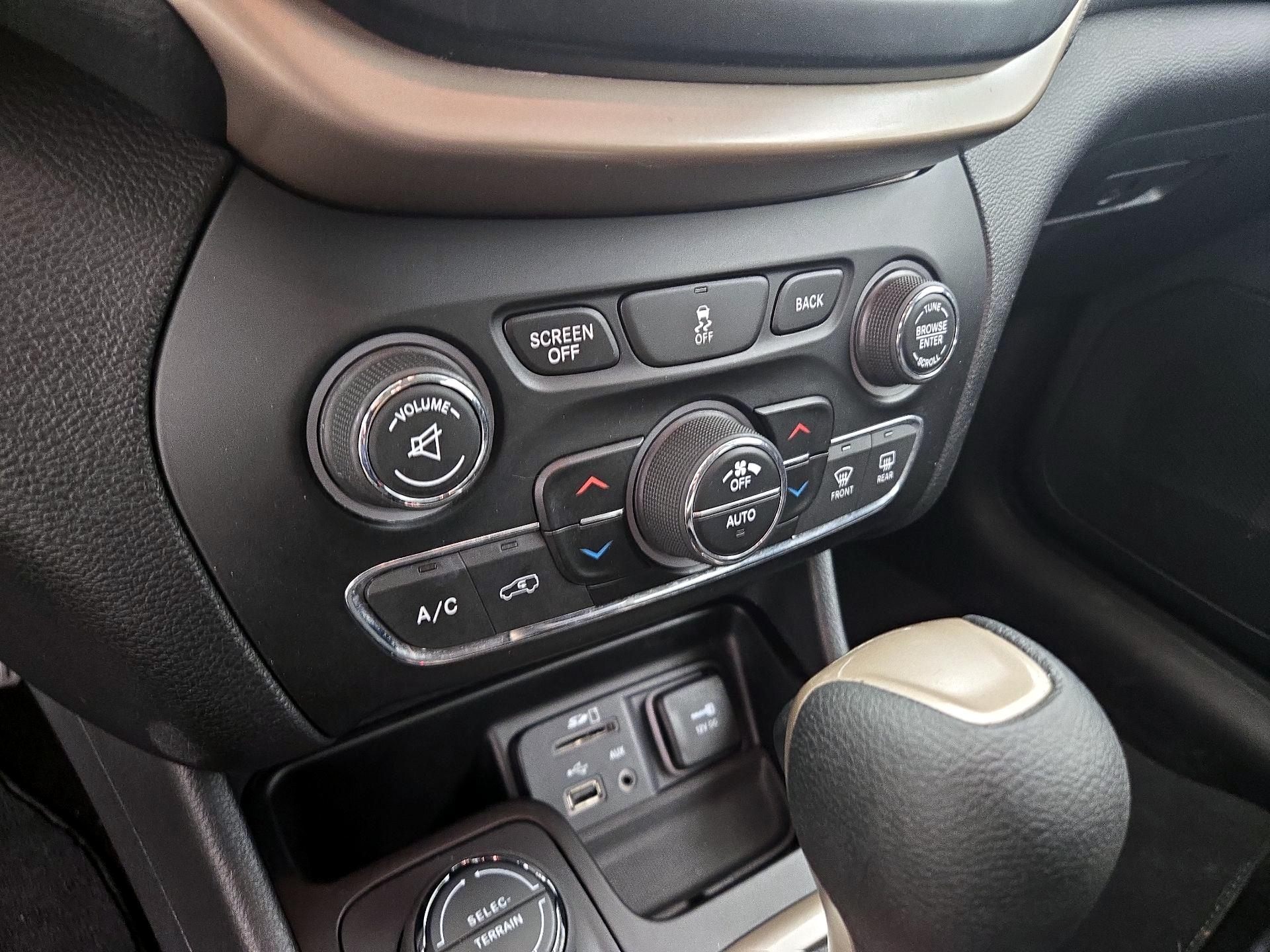 Thumbnail: 2014 Jeep Cherokee - 16
