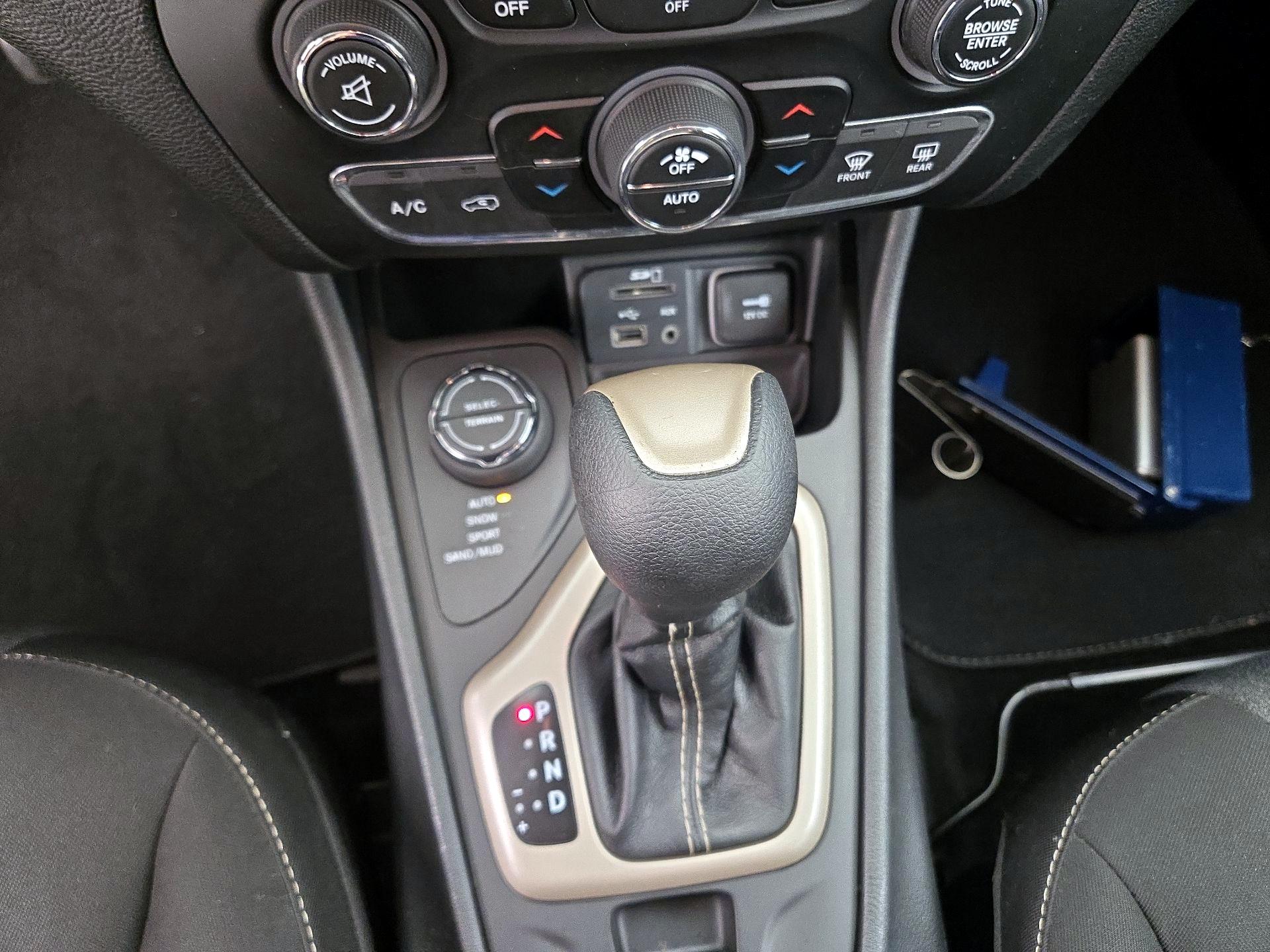 Thumbnail: 2014 Jeep Cherokee - 17