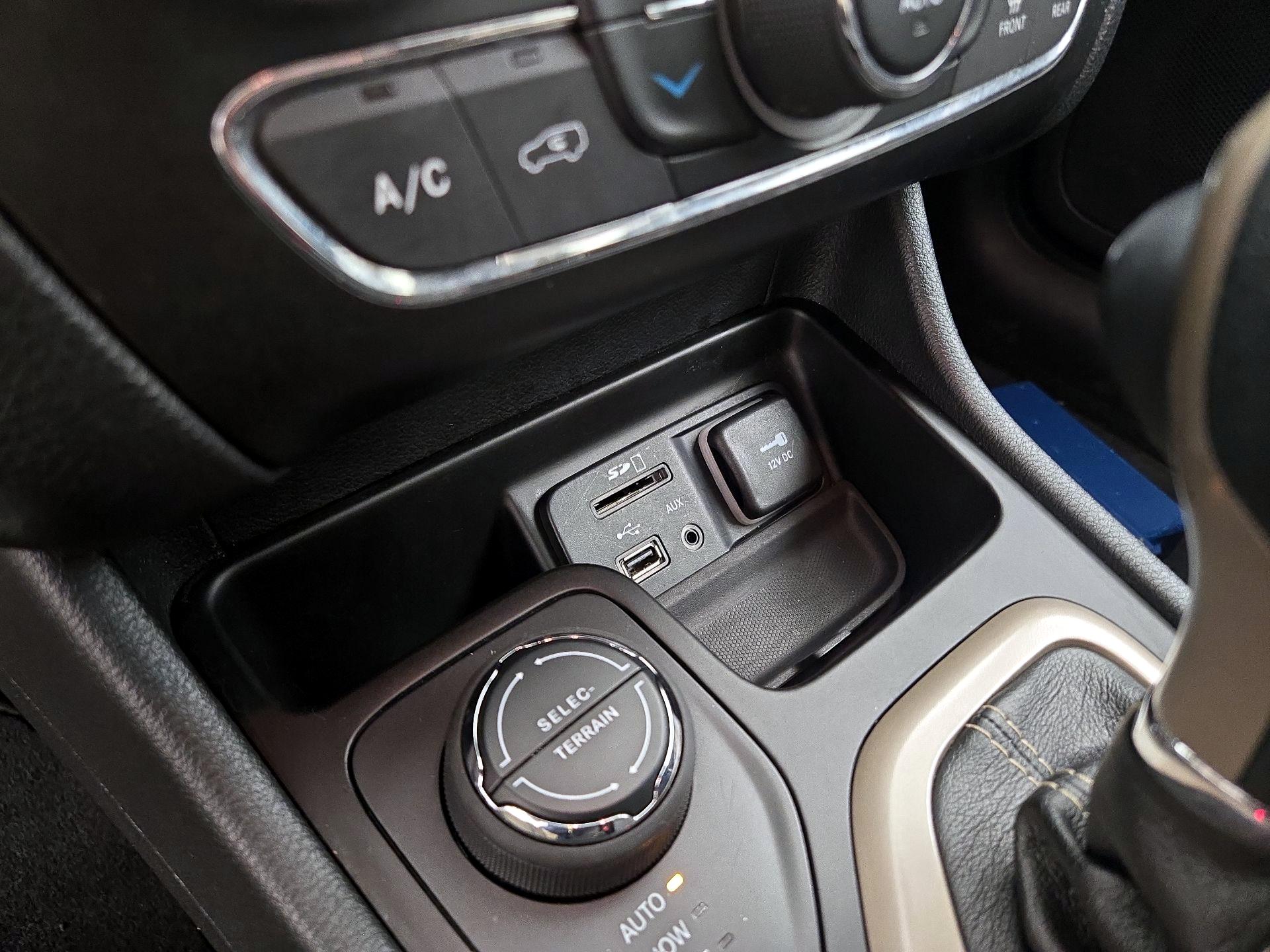 Thumbnail: 2014 Jeep Cherokee - 18