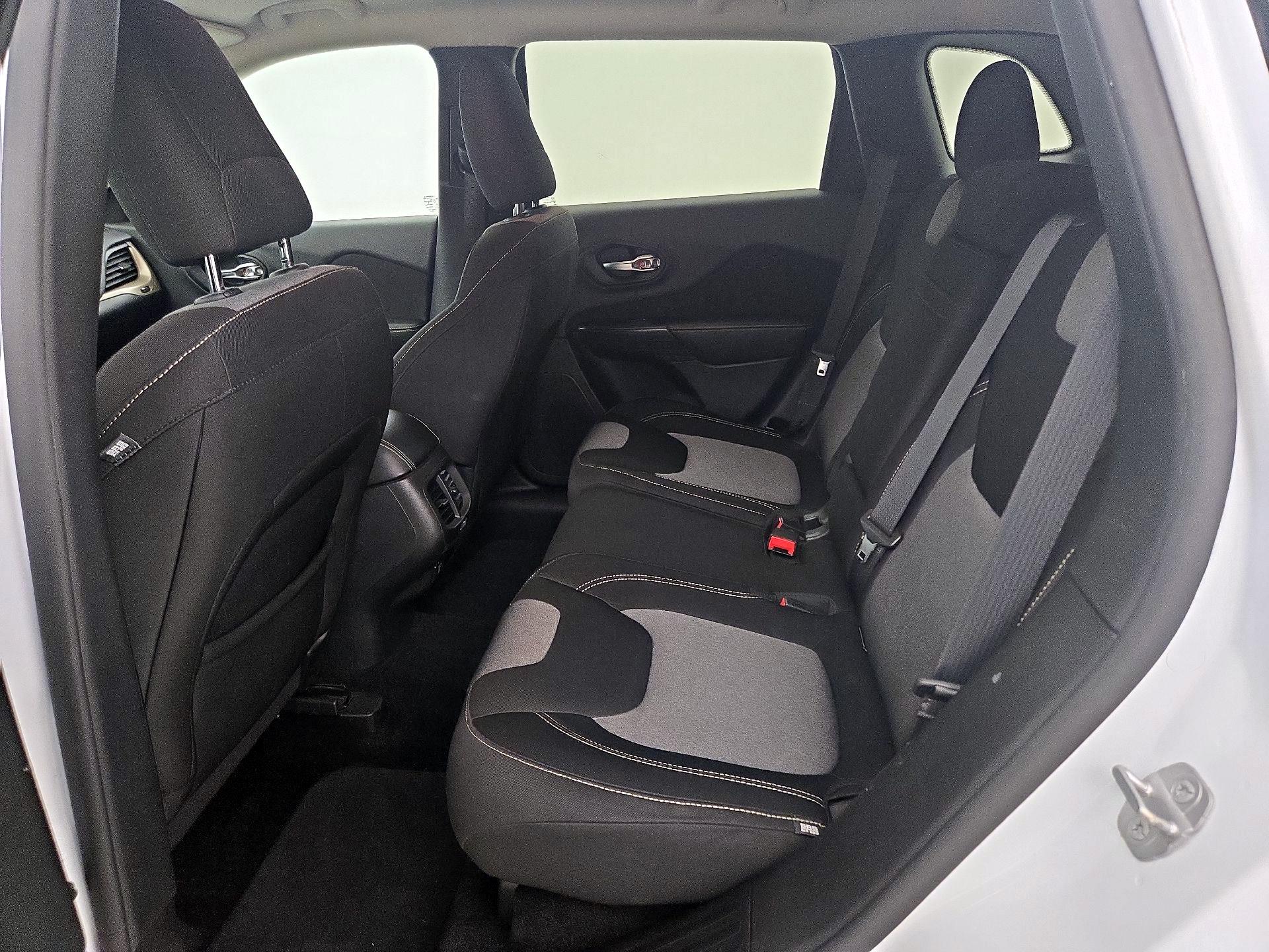 Thumbnail: 2014 Jeep Cherokee - 19