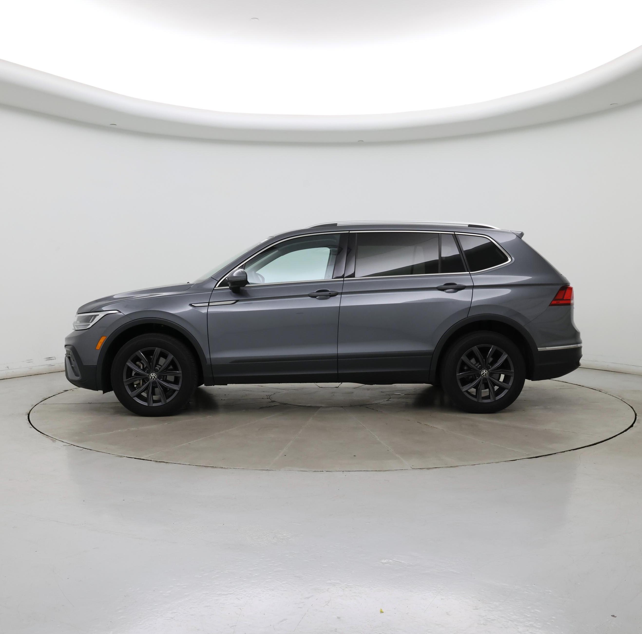 Thumbnail: 2022 Volkswagen Tiguan - 3