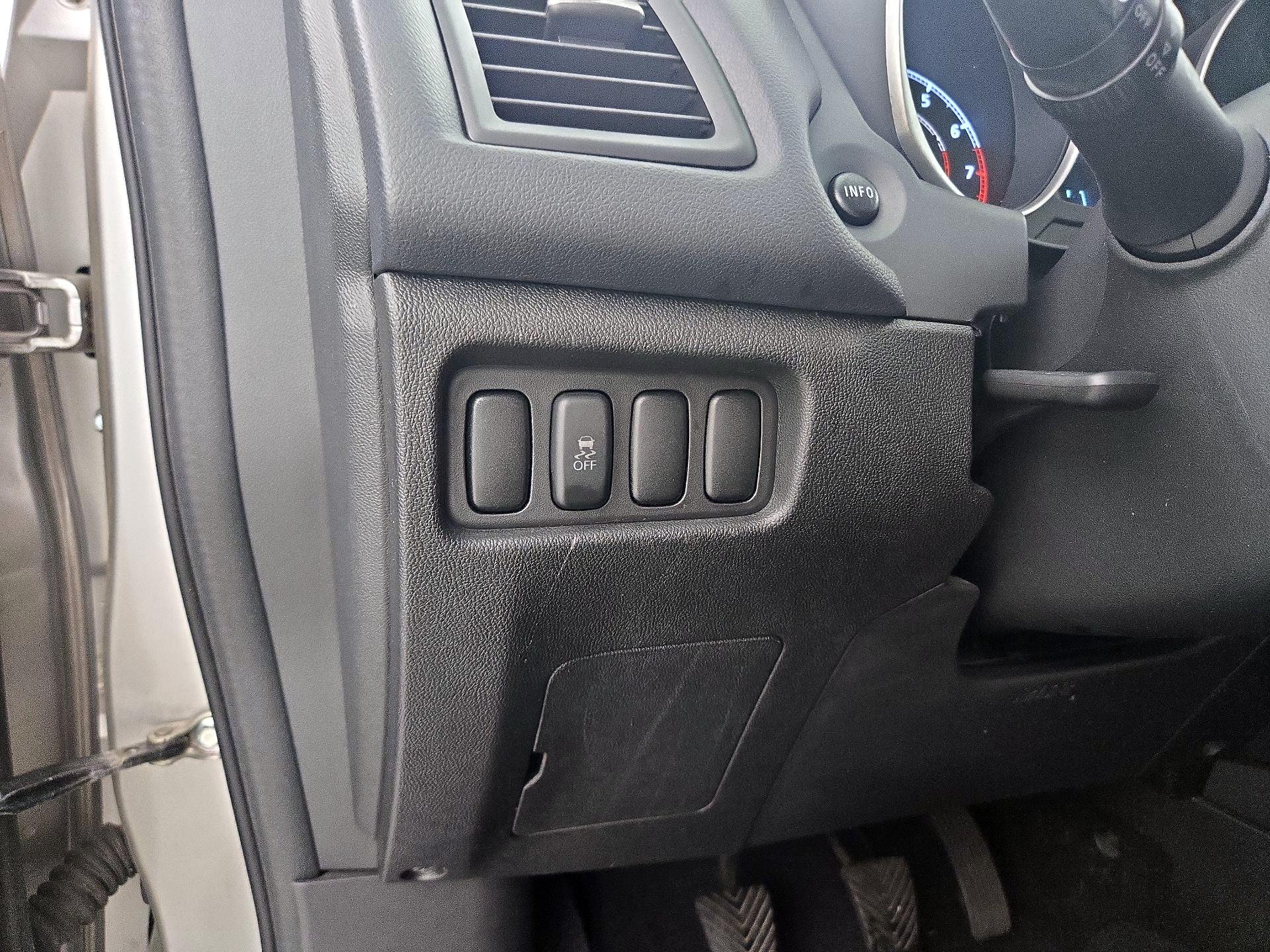 Thumbnail: 2015 Mitsubishi Outlander Sport - 13