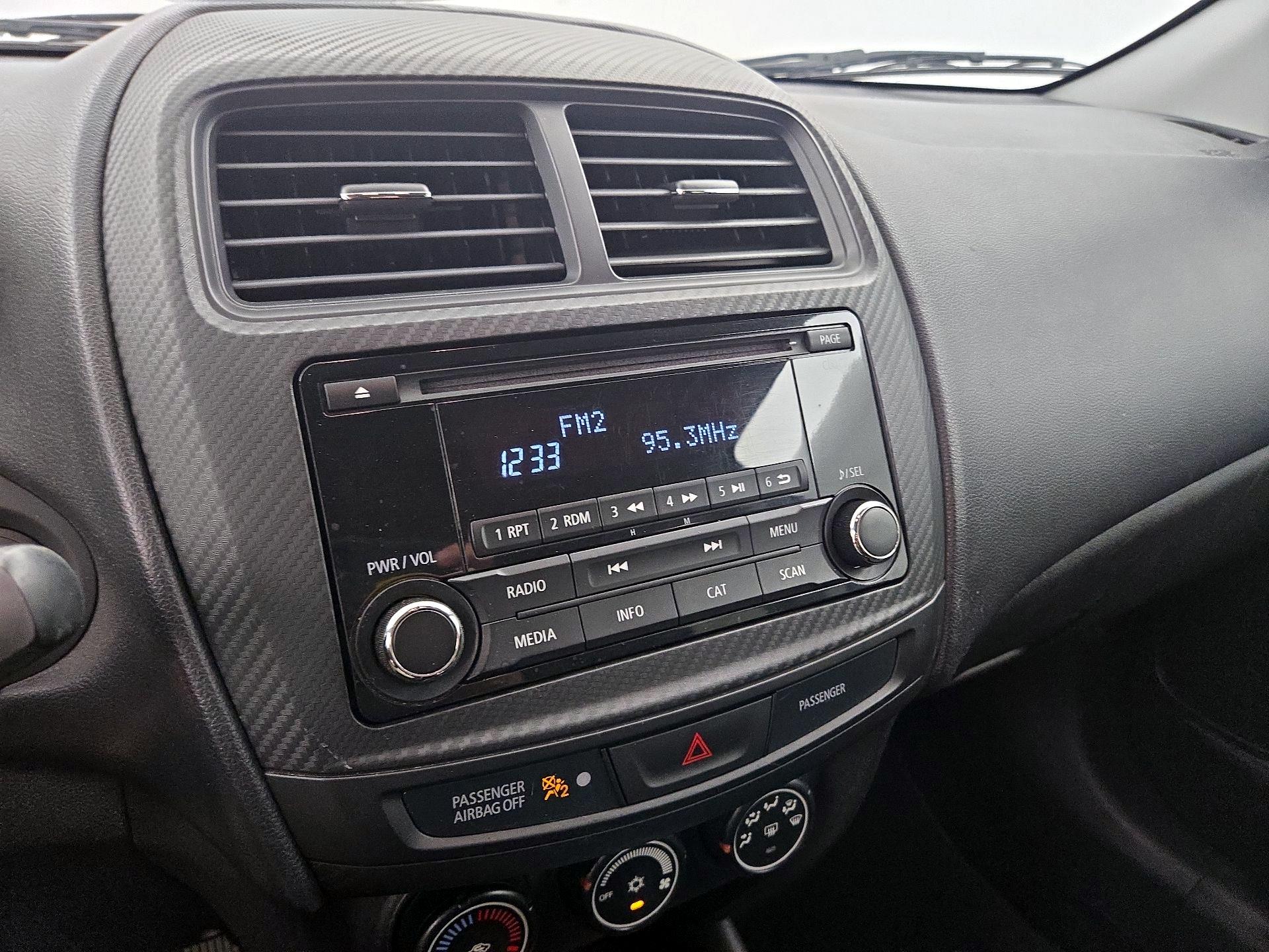 Thumbnail: 2015 Mitsubishi Outlander Sport - 14