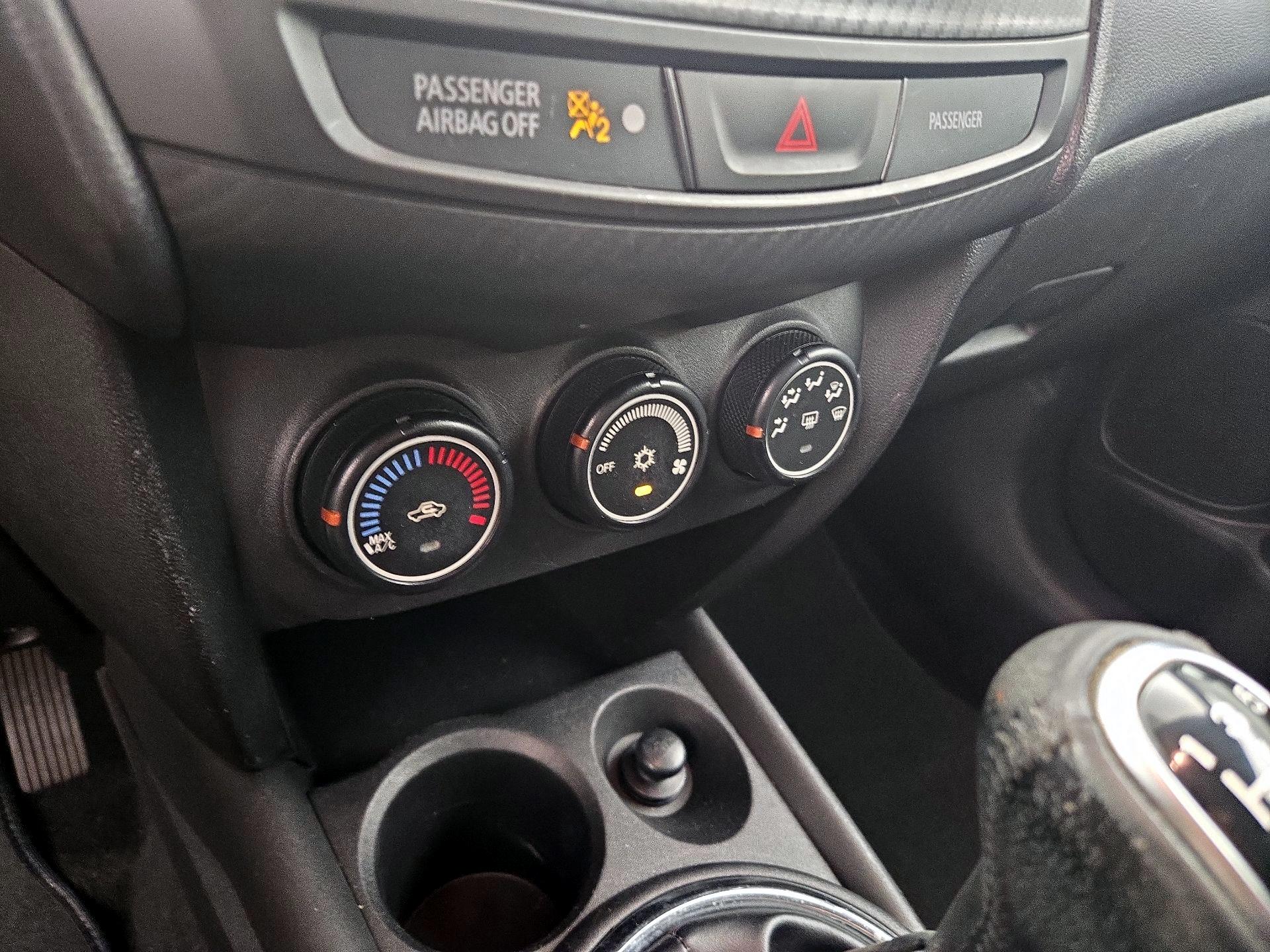 Thumbnail: 2015 Mitsubishi Outlander Sport - 15