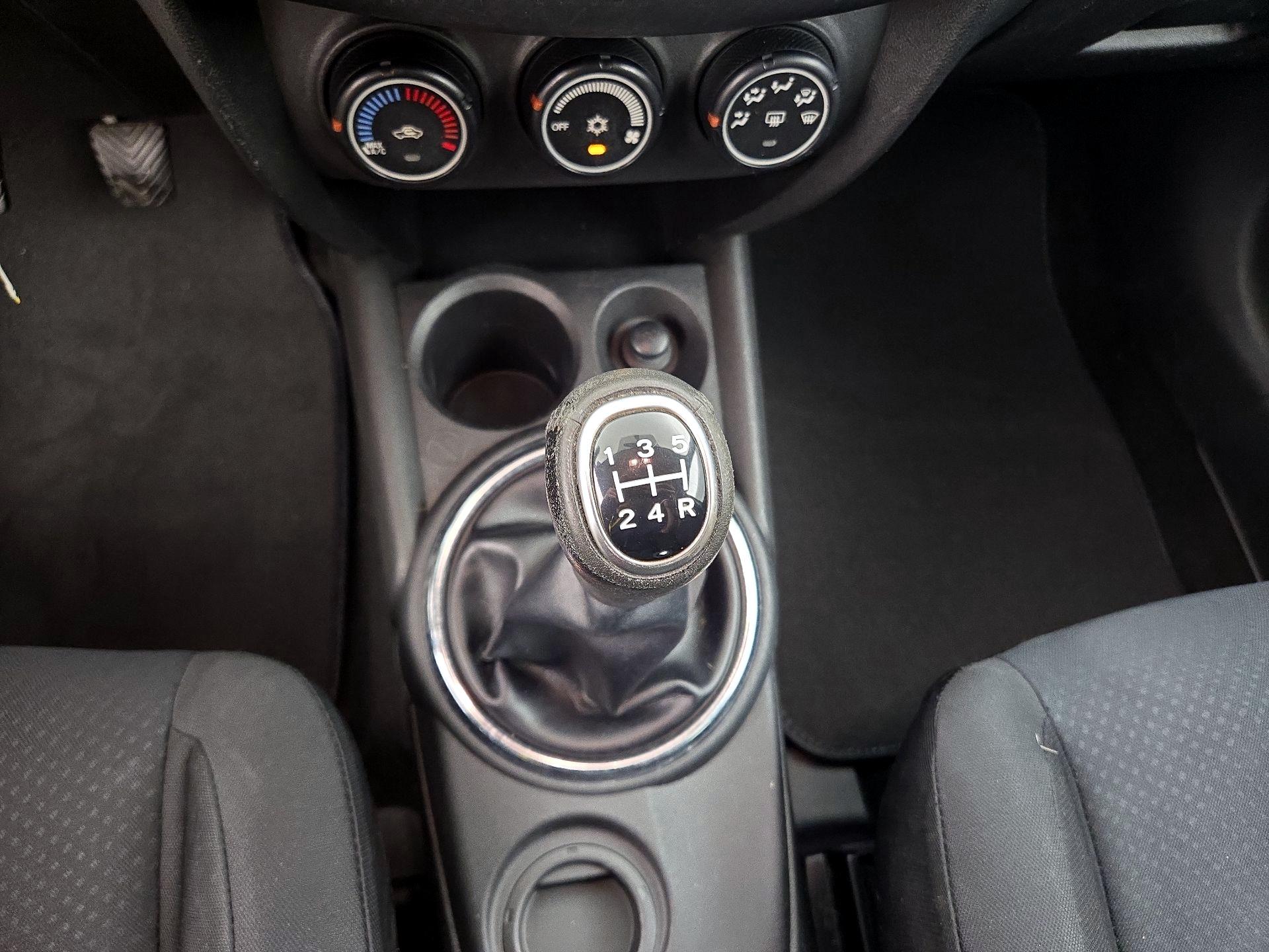 Thumbnail: 2015 Mitsubishi Outlander Sport - 16