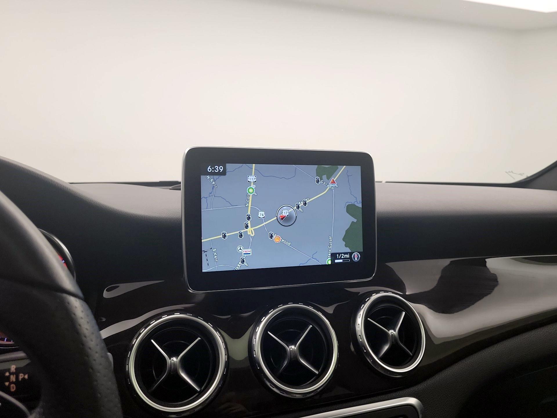 Thumbnail: 2016 Mercedes-Benz GLA - 12