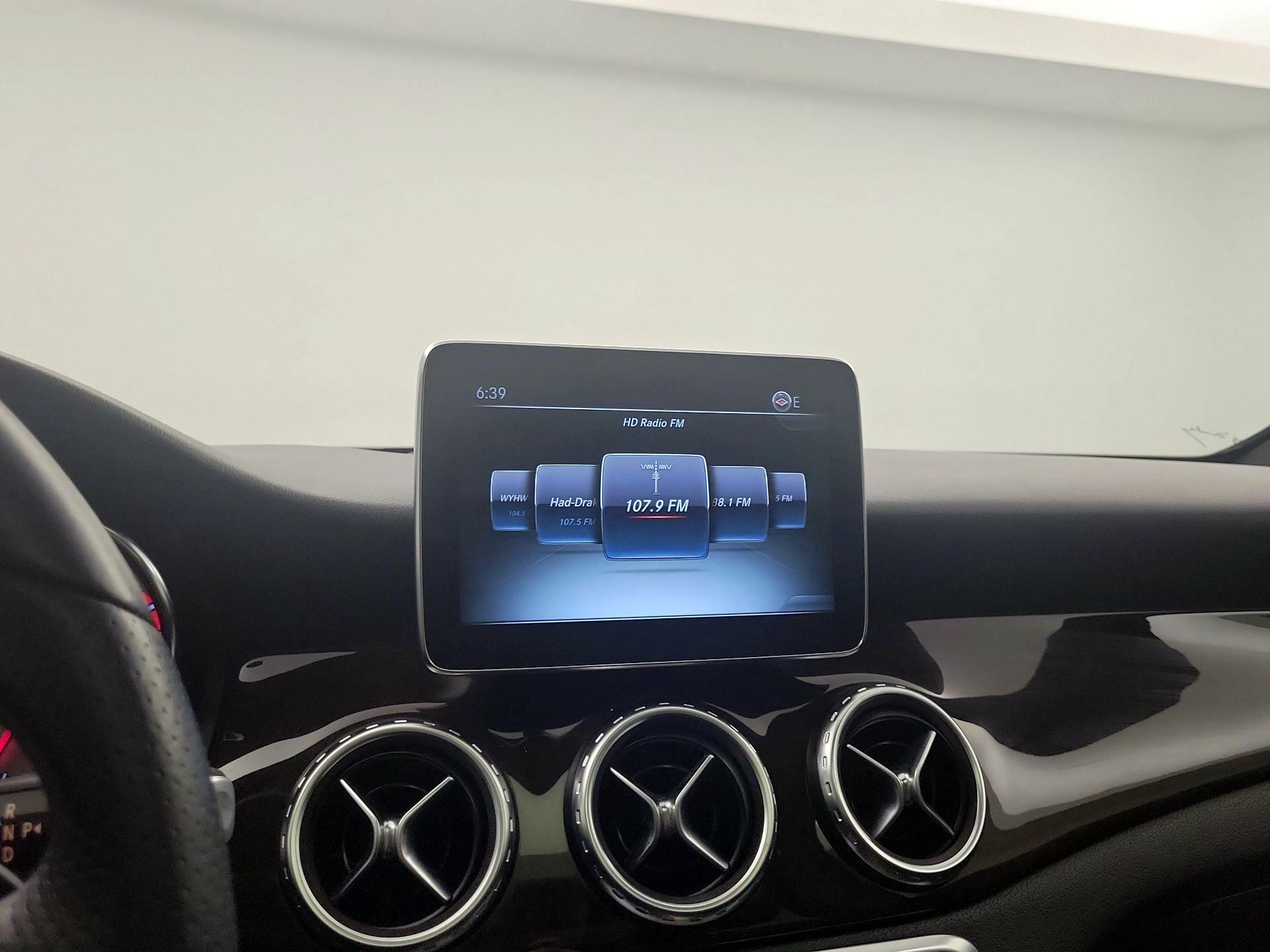 Thumbnail: 2016 Mercedes-Benz GLA - 14