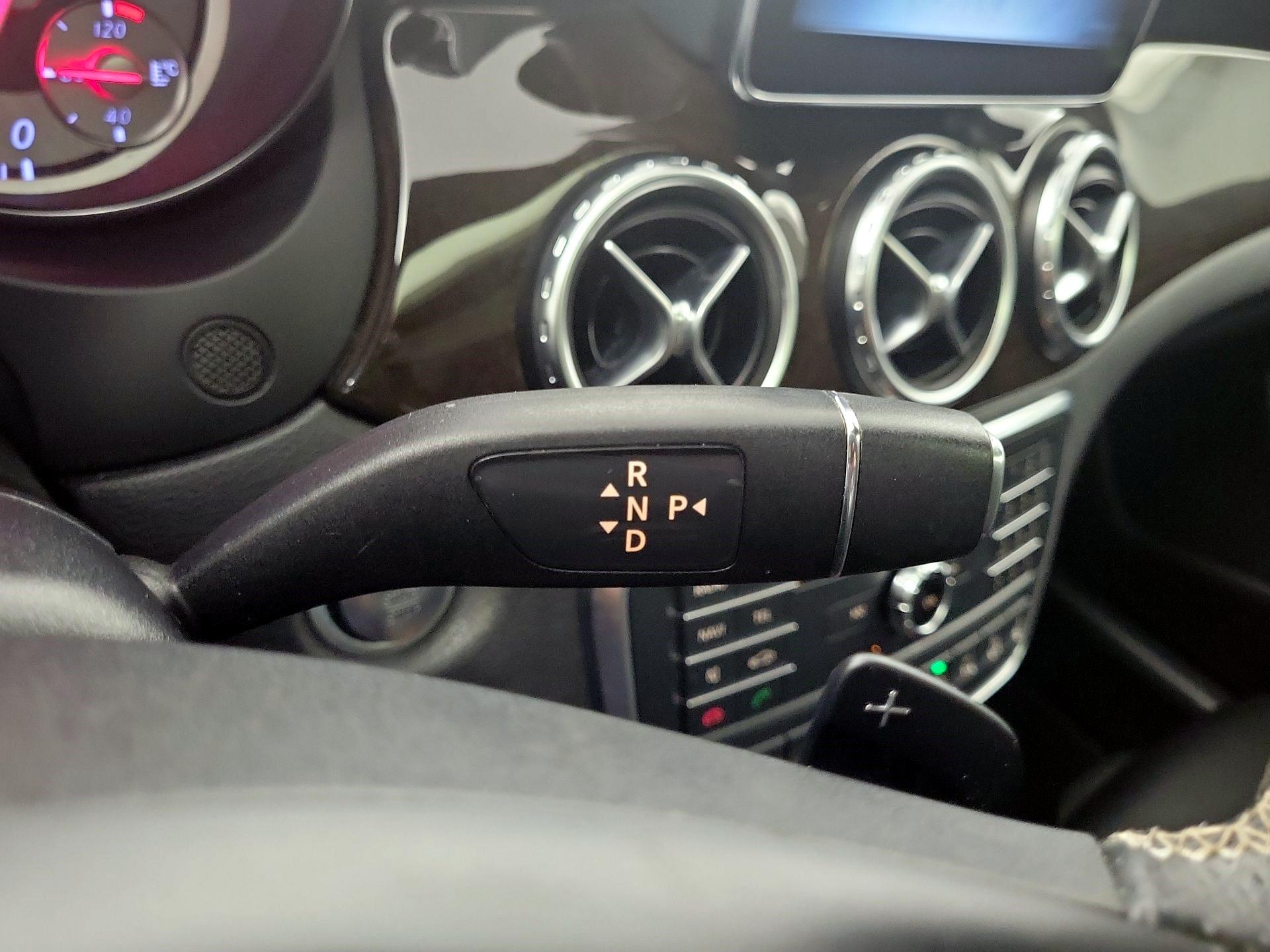 Thumbnail: 2016 Mercedes-Benz GLA - 16