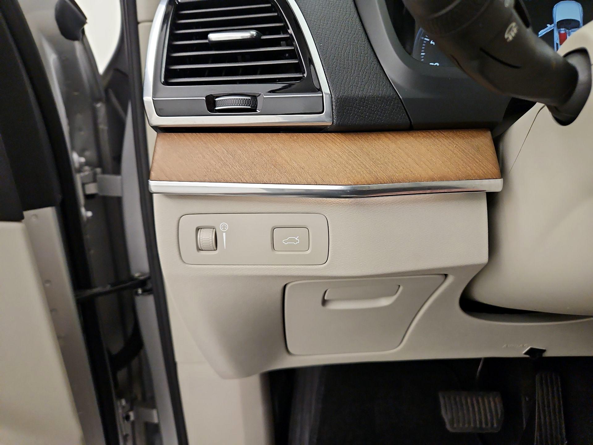 Thumbnail: 2018 Volvo XC90 - 13