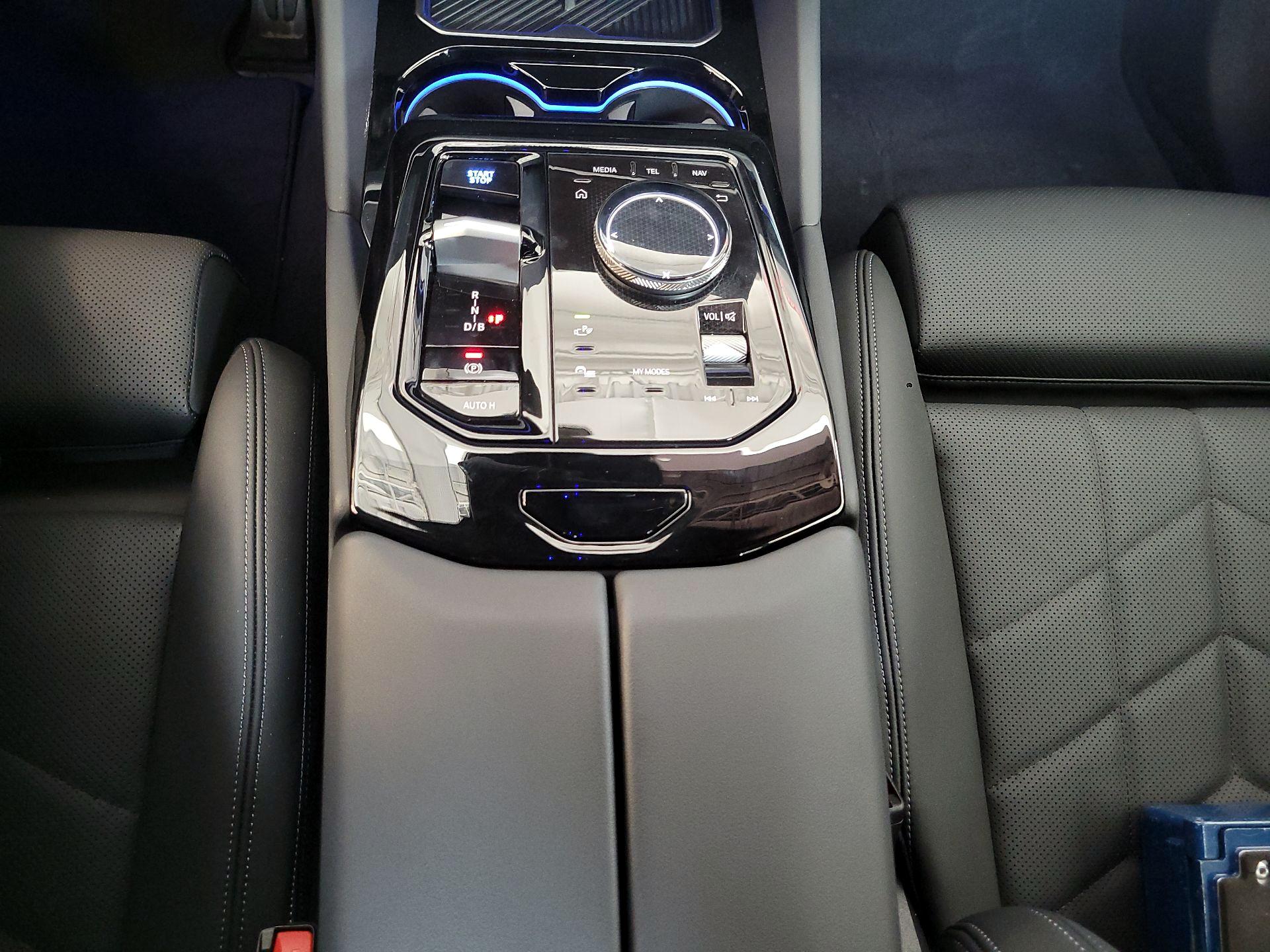 Thumbnail: 2024 BMW i5 - 18