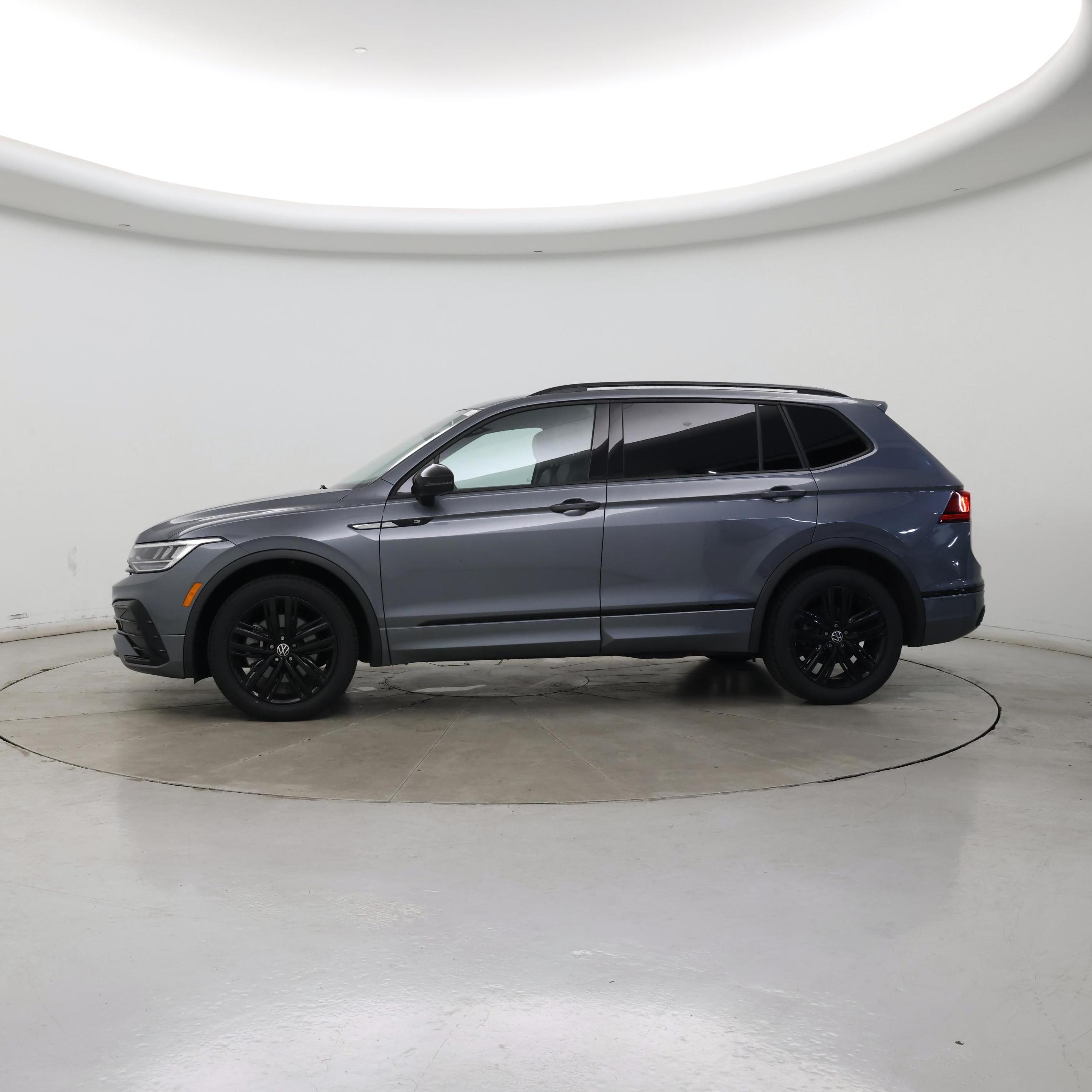 Thumbnail: 2022 Volkswagen Tiguan - 3