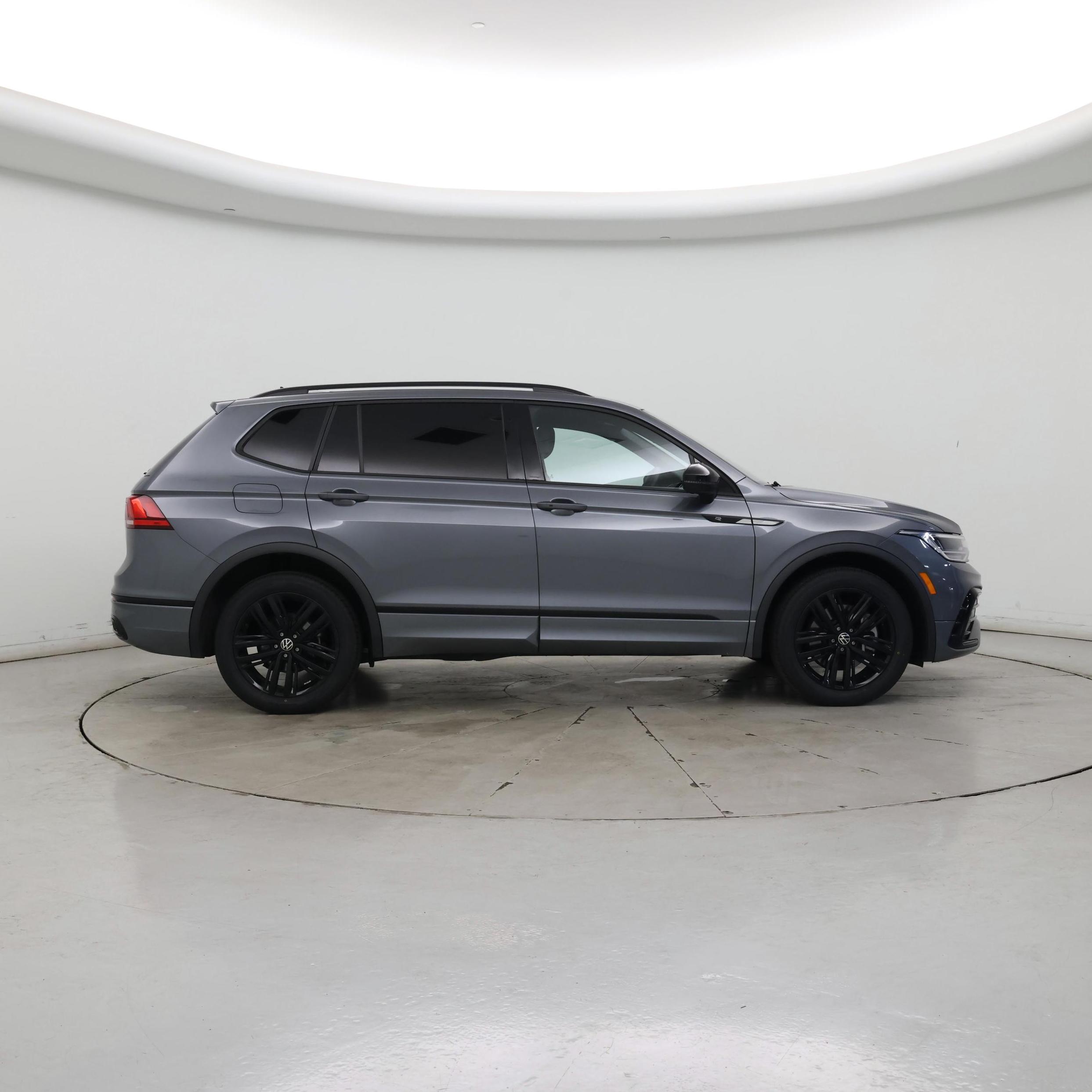 Thumbnail: 2022 Volkswagen Tiguan - 7