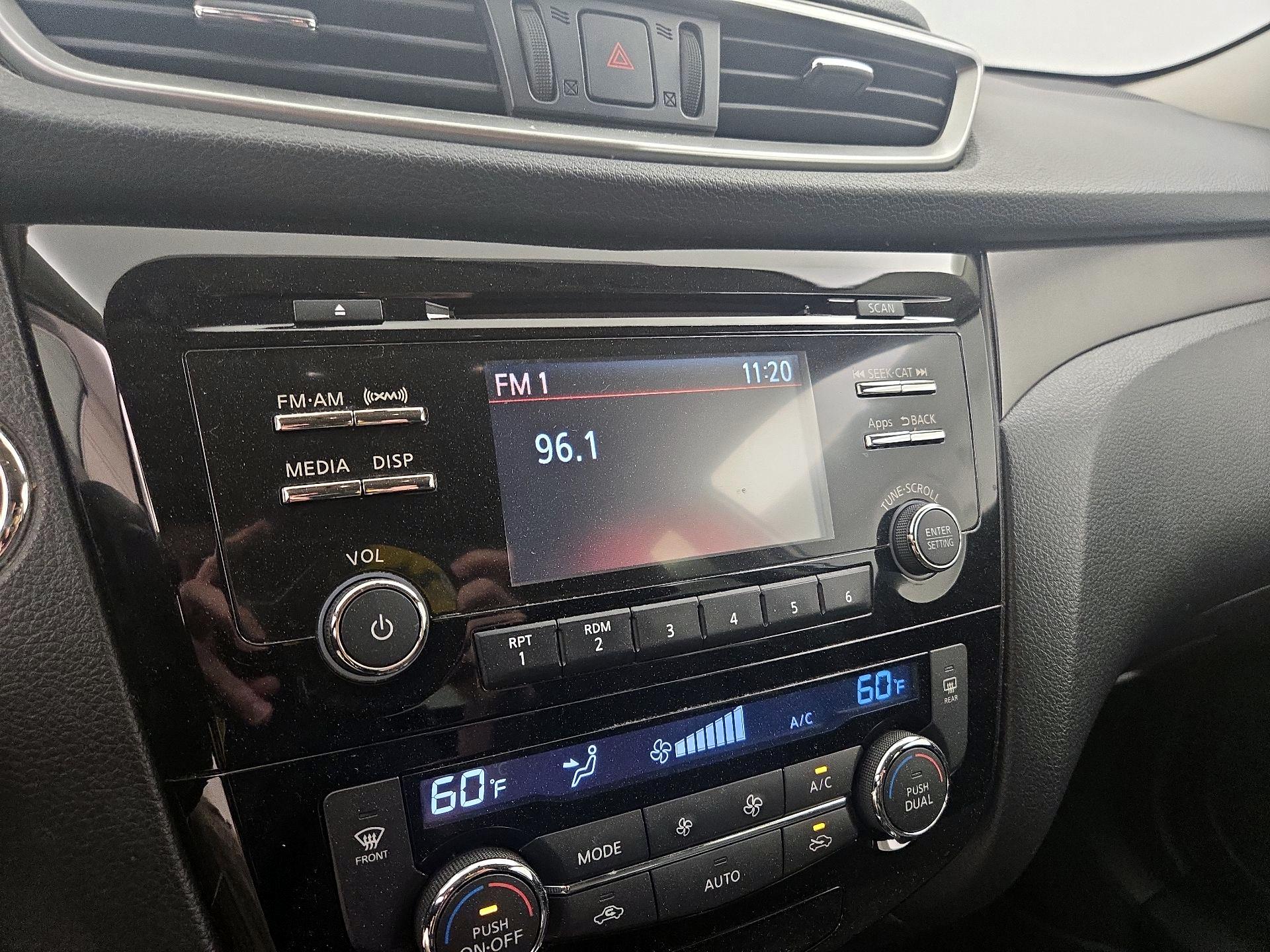 Thumbnail: 2015 Nissan Rogue - 15