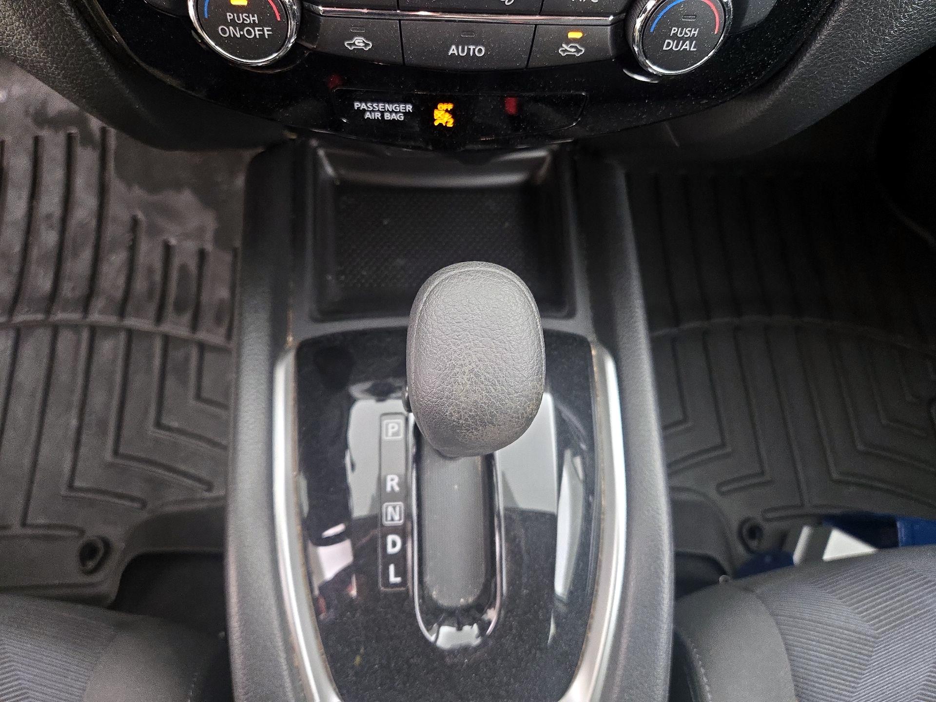 Thumbnail: 2015 Nissan Rogue - 17