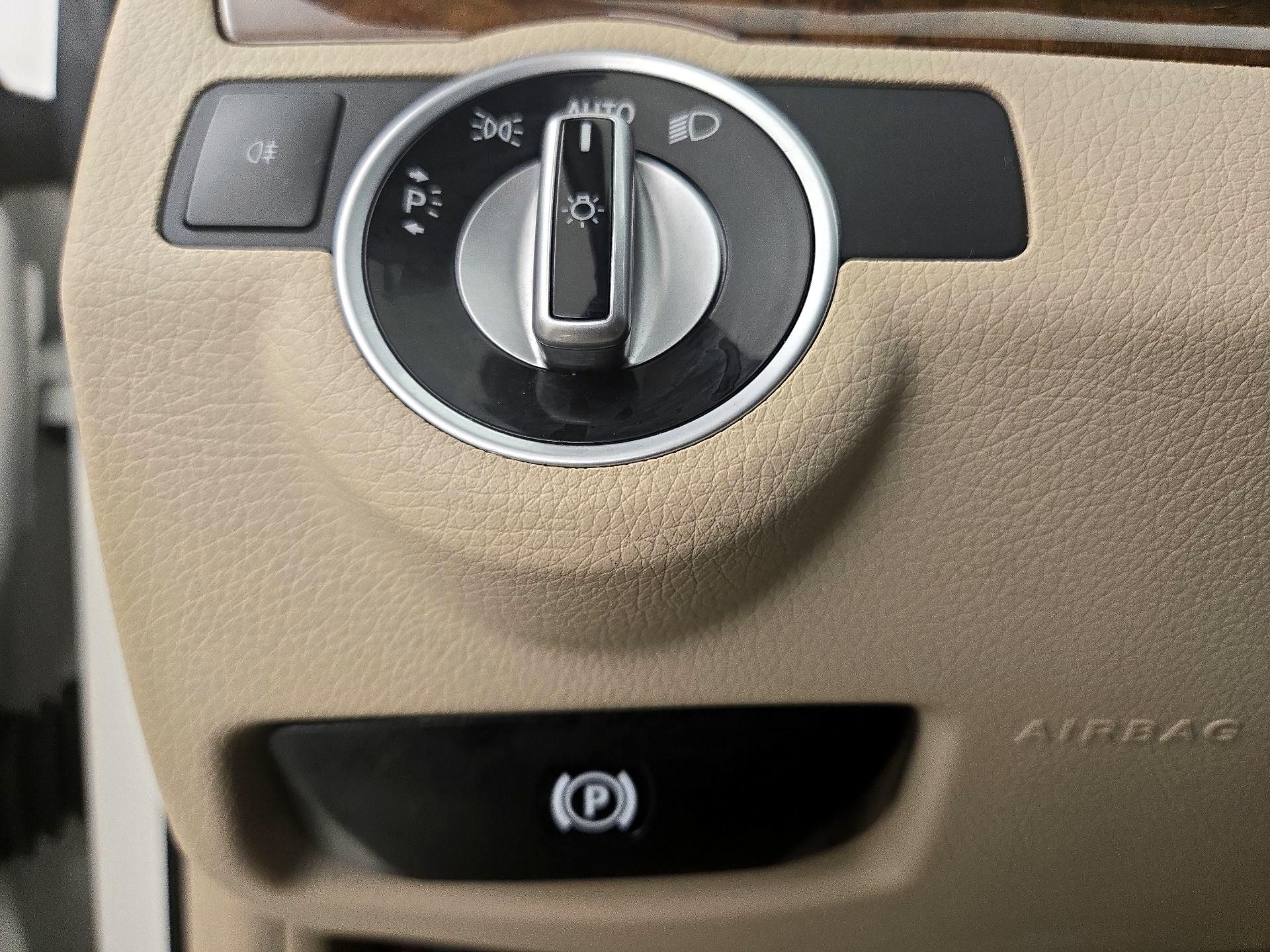 Thumbnail: 2016 Mercedes-Benz E-Class - 13