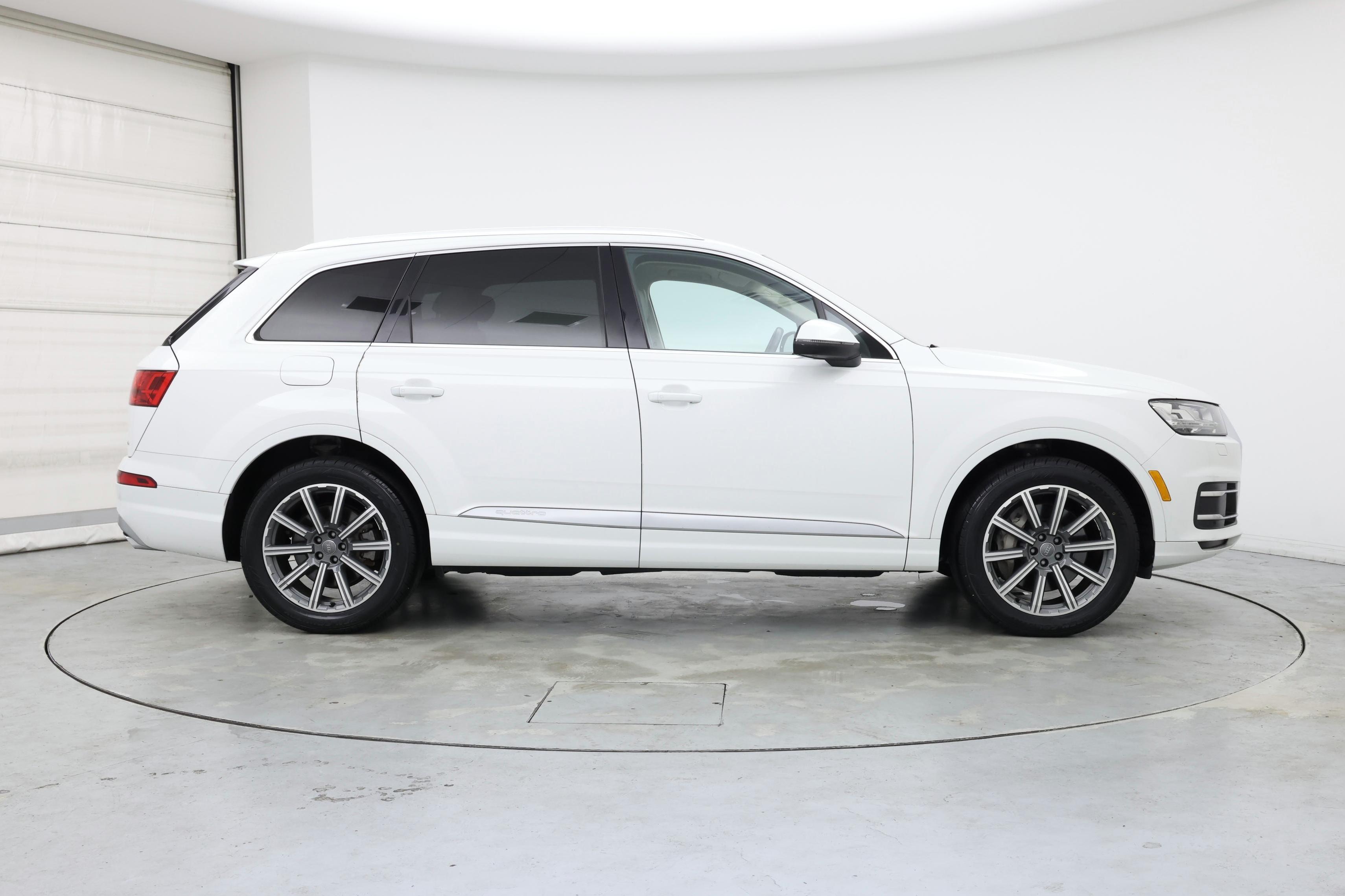 Thumbnail: 2019 Audi Q7 - 7
