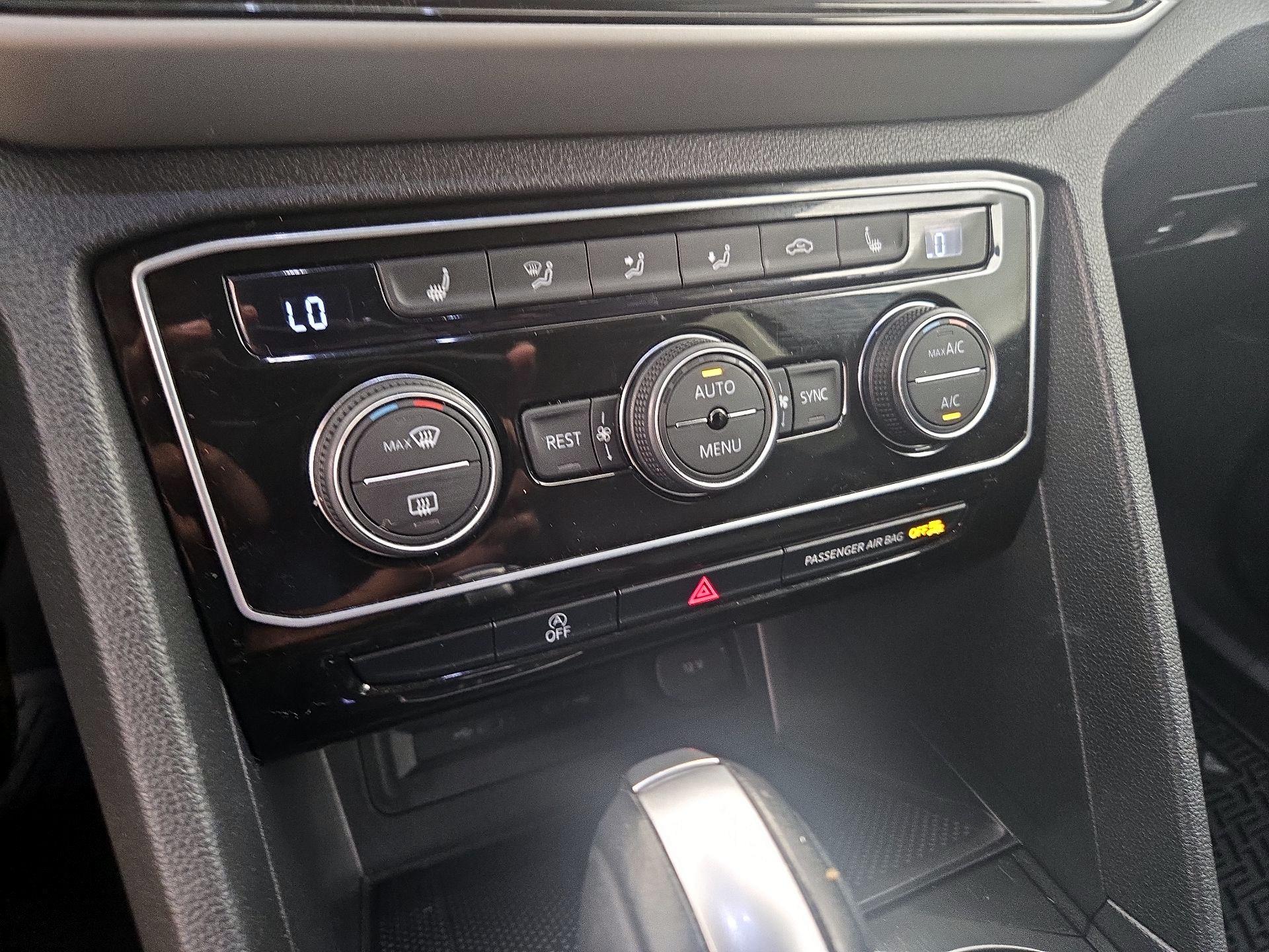 Thumbnail: 2023 Volkswagen Atlas - 16