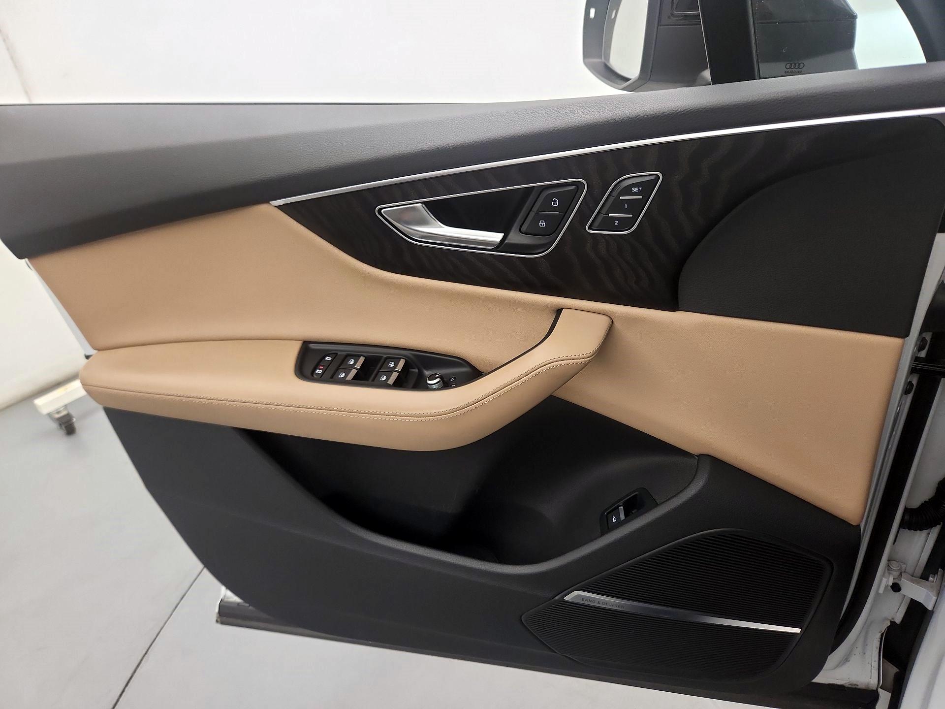 Thumbnail: 2021 Audi Q7 - 10