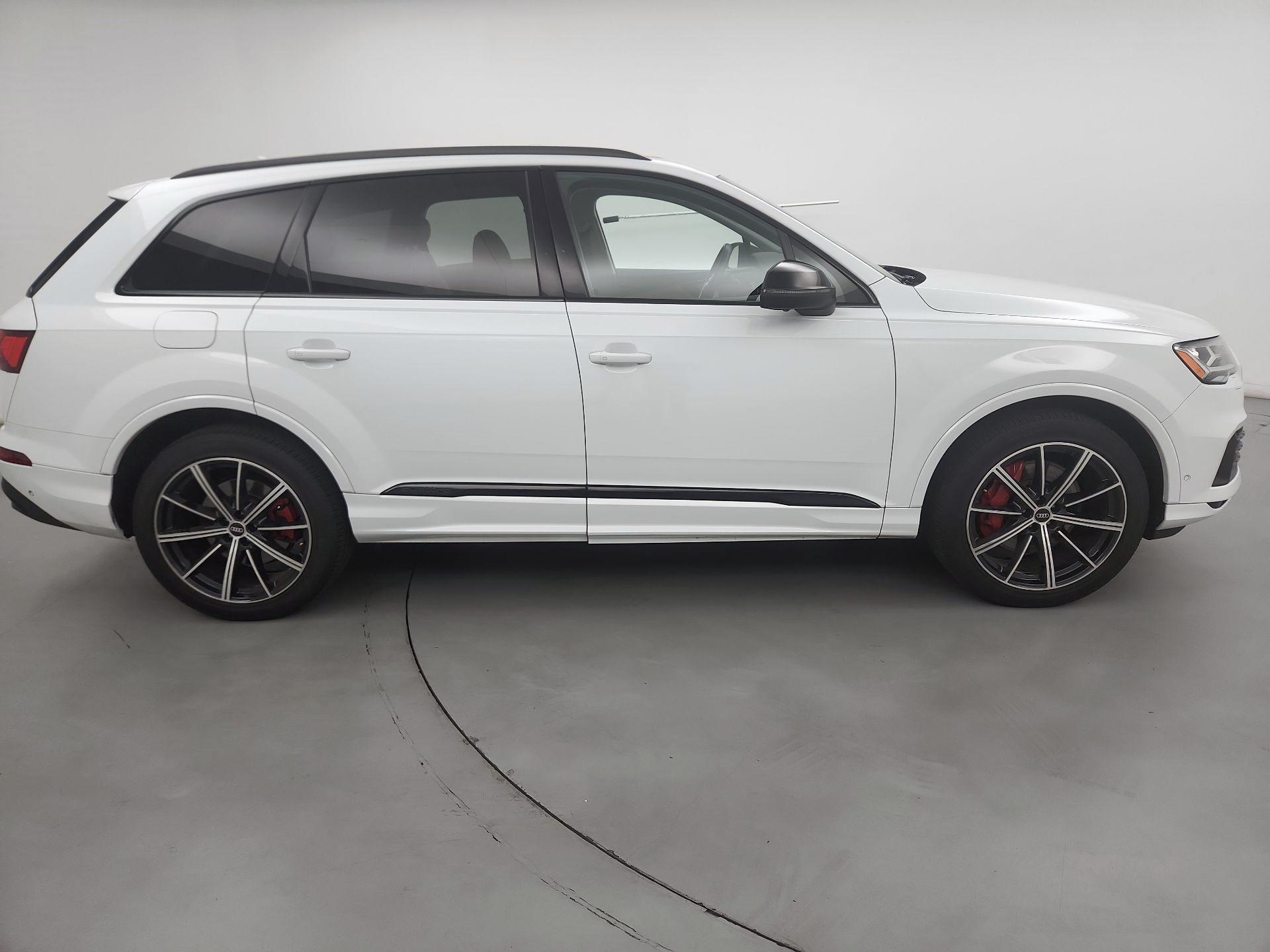 Thumbnail: 2021 Audi Q7 - 4