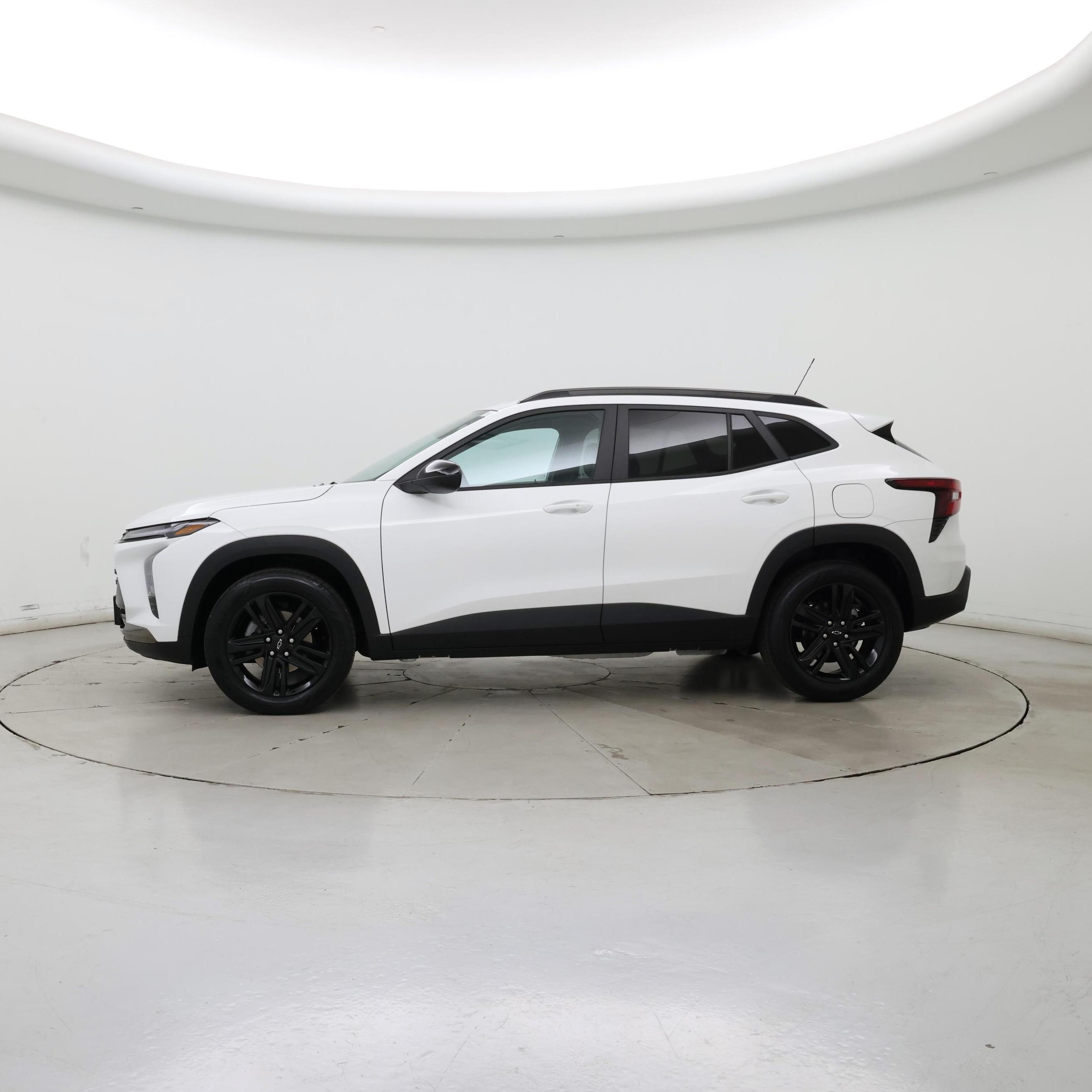 Thumbnail: 2024 Chevrolet Trax - 3